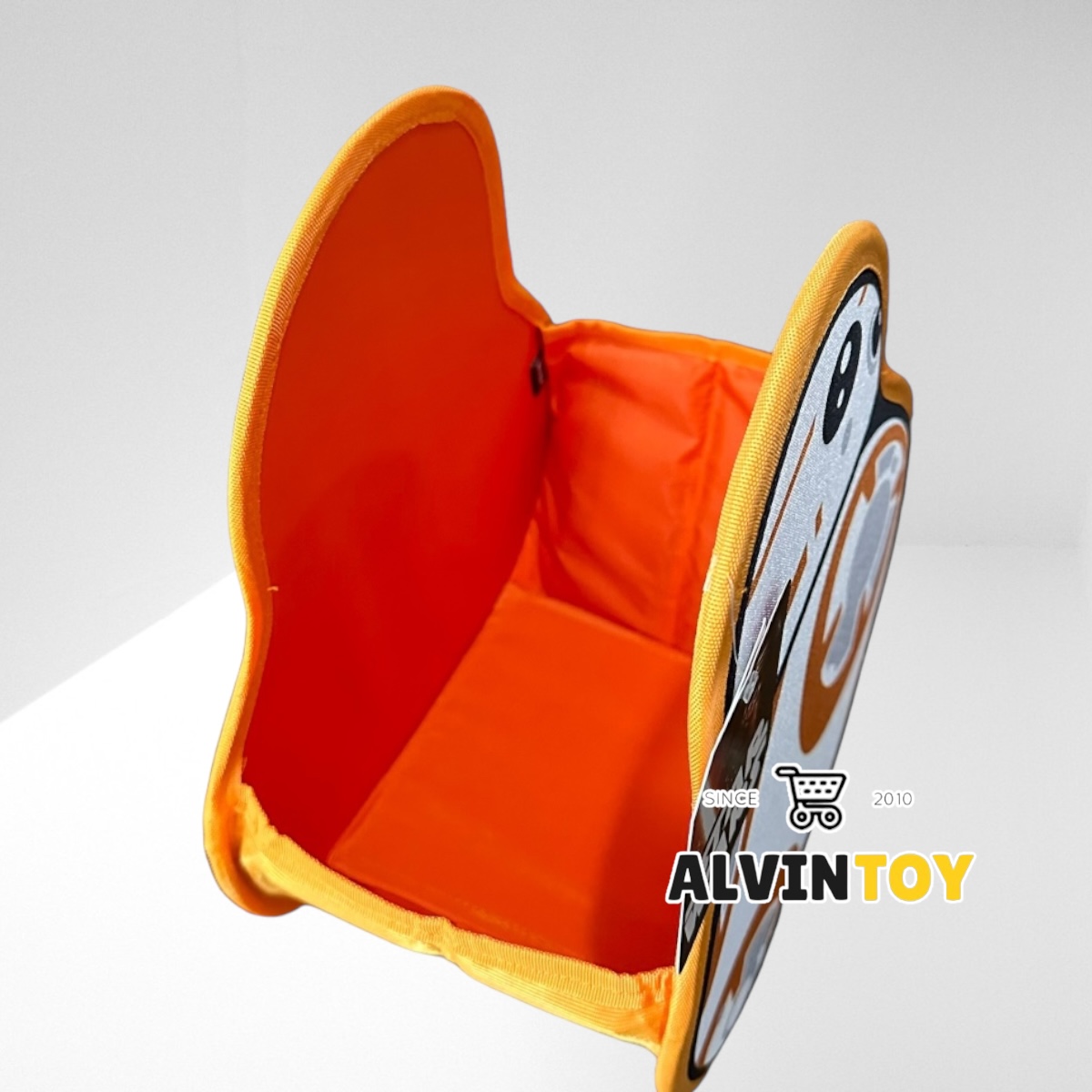 กล่องใส่ของ BB-8 บีบีเอ็จ Star Wars สตาร์วอล์ ขนาดความสูง 32 cm. กว้าง 24 cm. สินค้าลิขสิทธิ์แท้ ผลิตจากผ้าคุณภาพดี