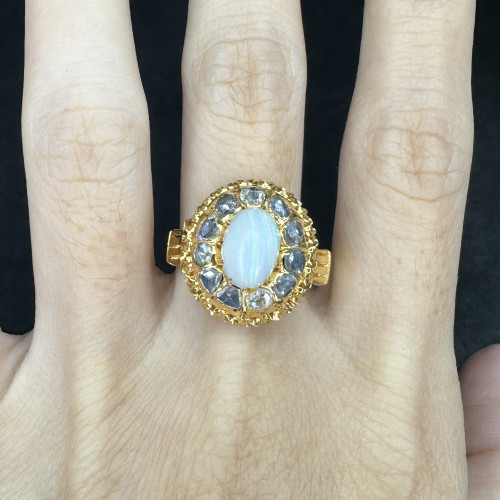 รหัส 61731 แหวน โอปอล ล้อมเพชรซีกลูกโลก เพชรหนา ทอง90 งานสวยมาก นน. 8.05 g