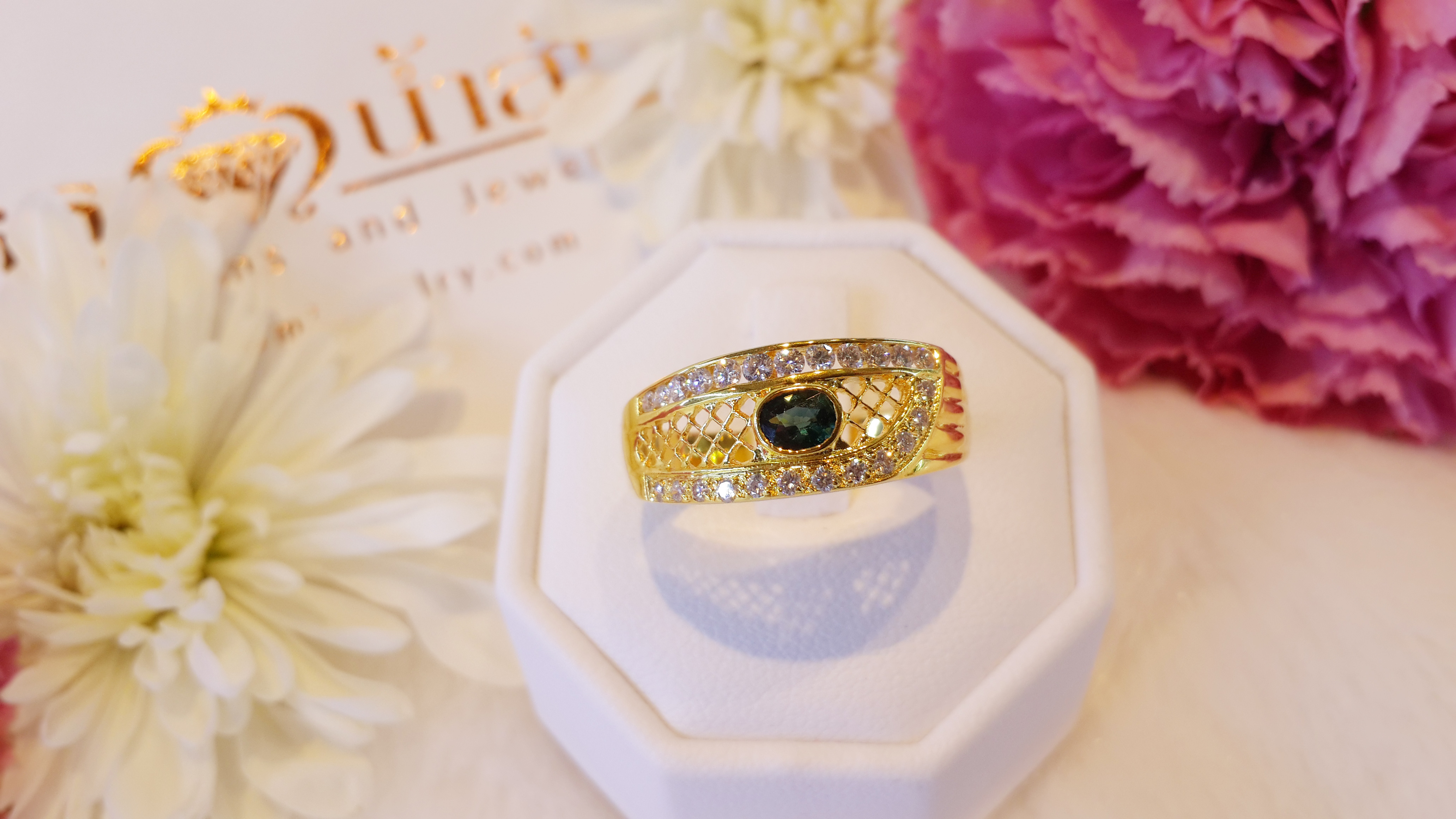 แหวนพลอยไพลิน ดีไซน์แบบย้อนยุค สวยงาม ละเอียด