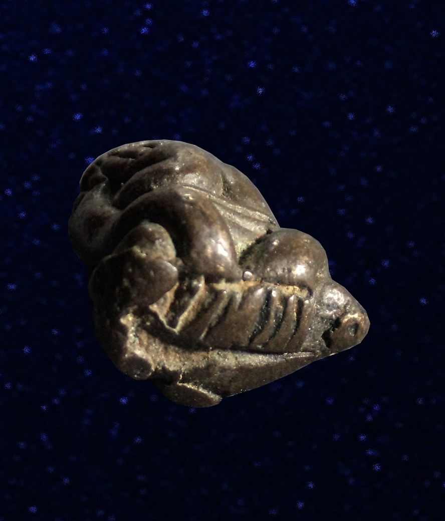 พระปิดตา หล่อโบราณ หลังยันต์ เนื้อโลหะผสม ไม่ทราบที่