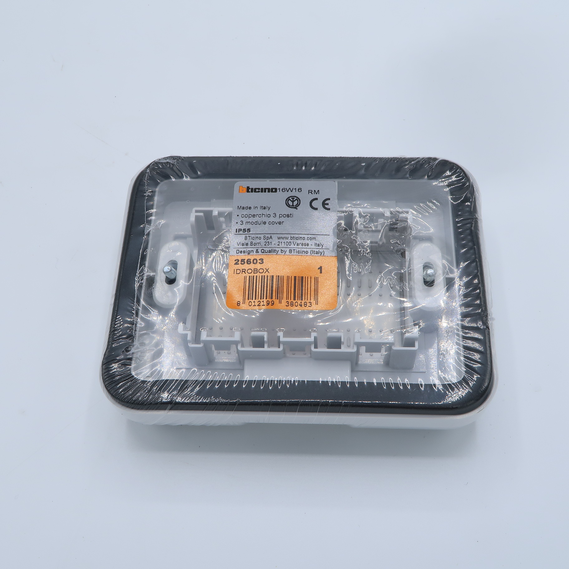 หน้ากากกันน้ำ 3 ช่อง (รุ่นฝัง) Bticino