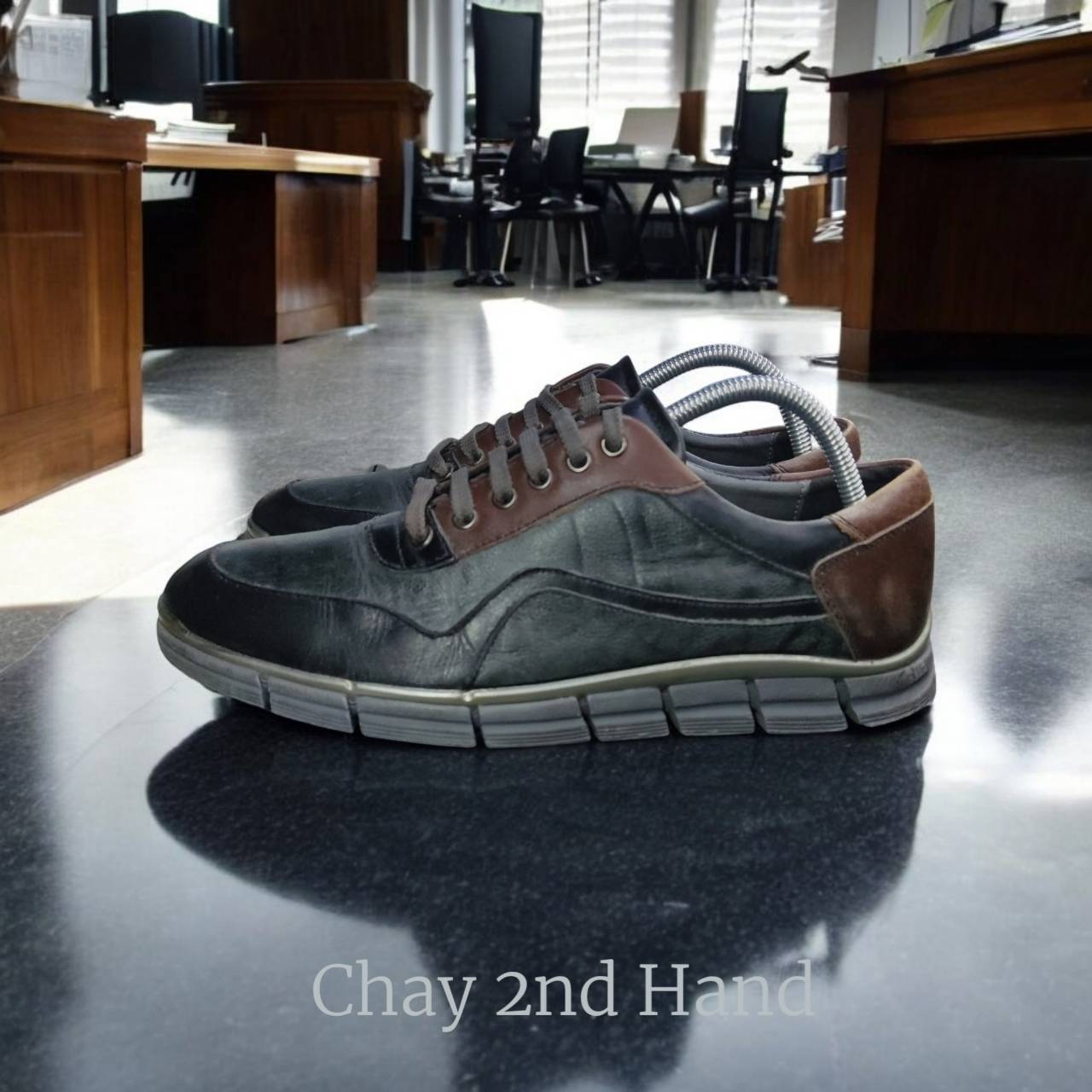 รองเท้ามือสอง SIZE#42 แบรนด์ดัง สภาพสวย ตรงปก SH42A49N375