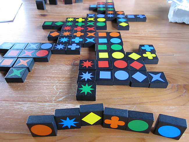 เกมส์ Qwirkle ,บอร์ดเกมส์สำหรับเด็ก,เกมส์สำหรับครอบครัว,กิจกรรมครอบครัว,เกมส์สนุกๆเล่นกับลูก,ทำยังไงให้ลูกเลิก ipad,เกมส์รับน้อง,ปาร์ตี้เกมส์