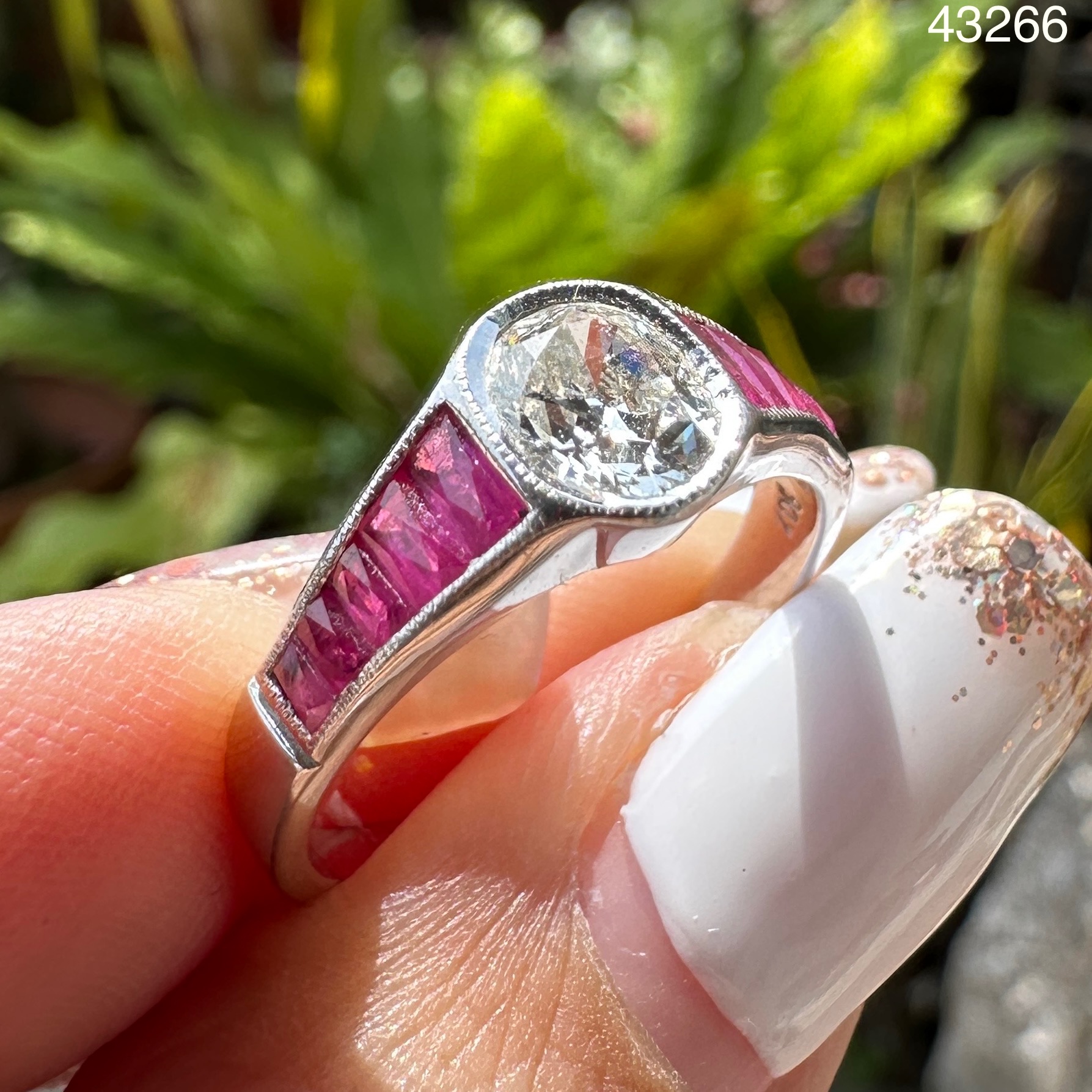 รหัส 43266 แหวน เพชร Oval 0.75 กะรัต ฝังทับทิม เจียร ทอง90ขาว เพชรขาว สวยมาก นน. 4.22 g