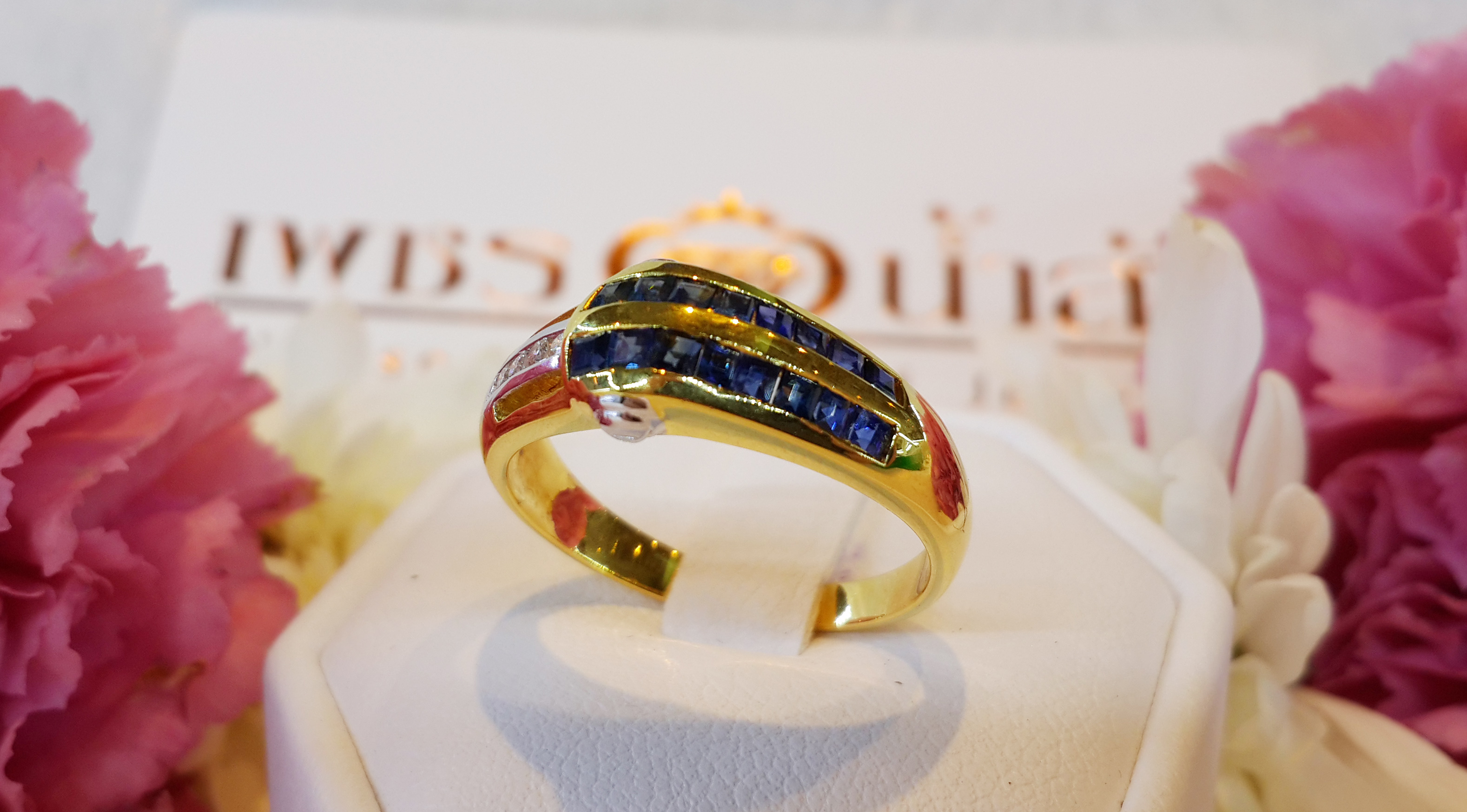 แหวนทรงโบราณ ไพลิน Blue Sapphire ประดับเพชรแบบไม่เหมือนใคร