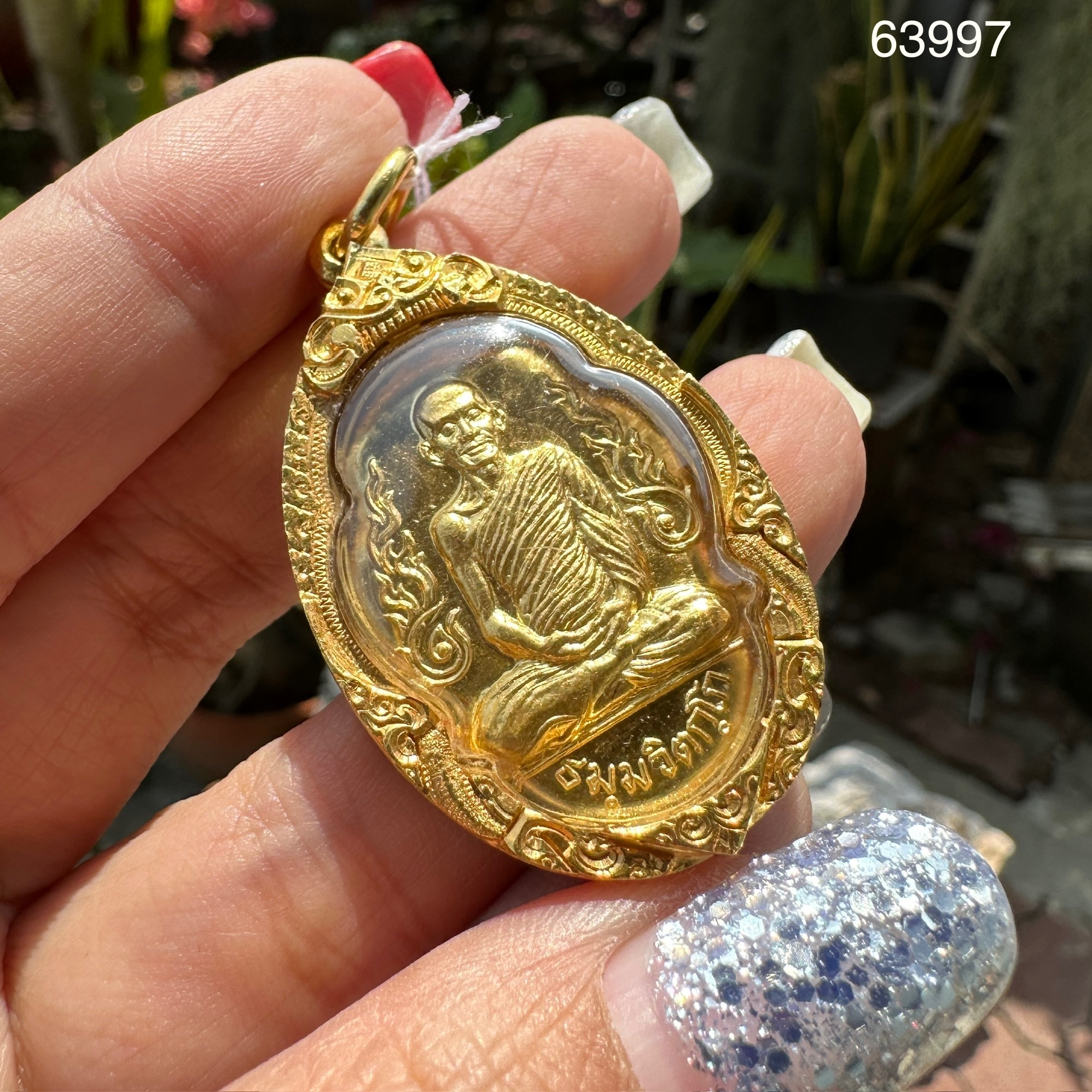 รหัส 63997 เหรียญกนกข้าง เจ้าคุณนรฯ เนื้อทองคำ เลี่ยมทอง ญสส ปลุกเสก ปี 2537 เลี่ยมทอง90 นน. 27.00 g