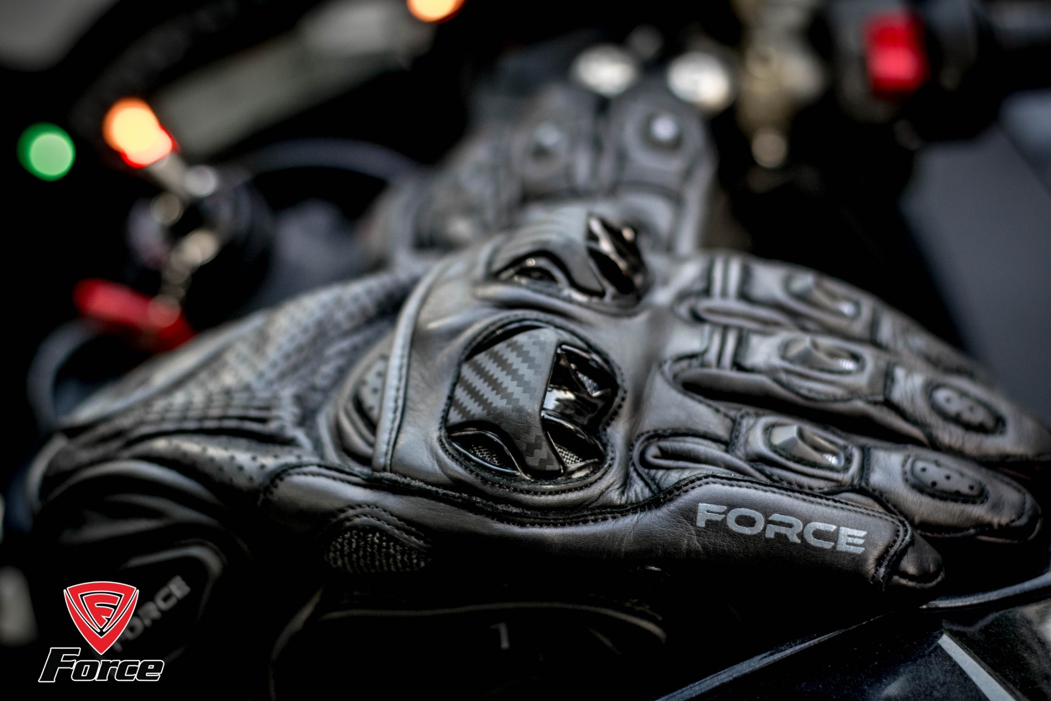 ถุงมือข้อยาว force รุ่น Racer