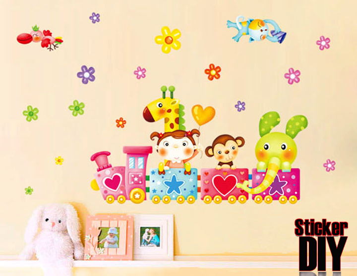 Wall Sticker สติ๊กเกอร์แต่งผนัง ขบวนรถไฟสัตว์น้อย (กว้าง70cm.xสูง80cm.)