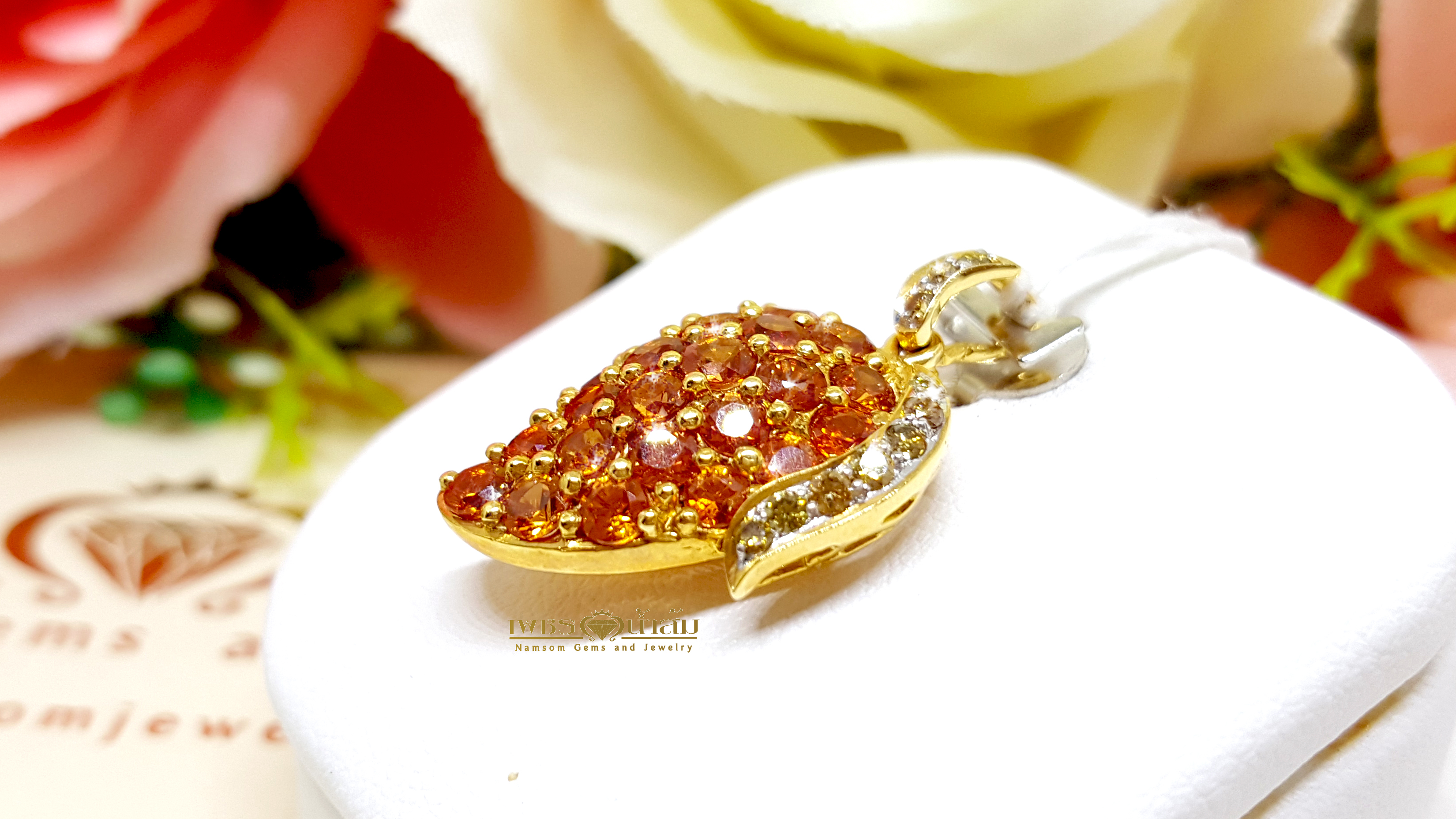 จี้พลอยแท้บุษราคัมจันทบุรี ออกแบบเป็นทรงมะม่วง ดีไซน์ดูทันสมัยน่ารัก เหมาะสำหรับเป็นของขวัลสำหรับวัยรุ่นที่สุดคะ