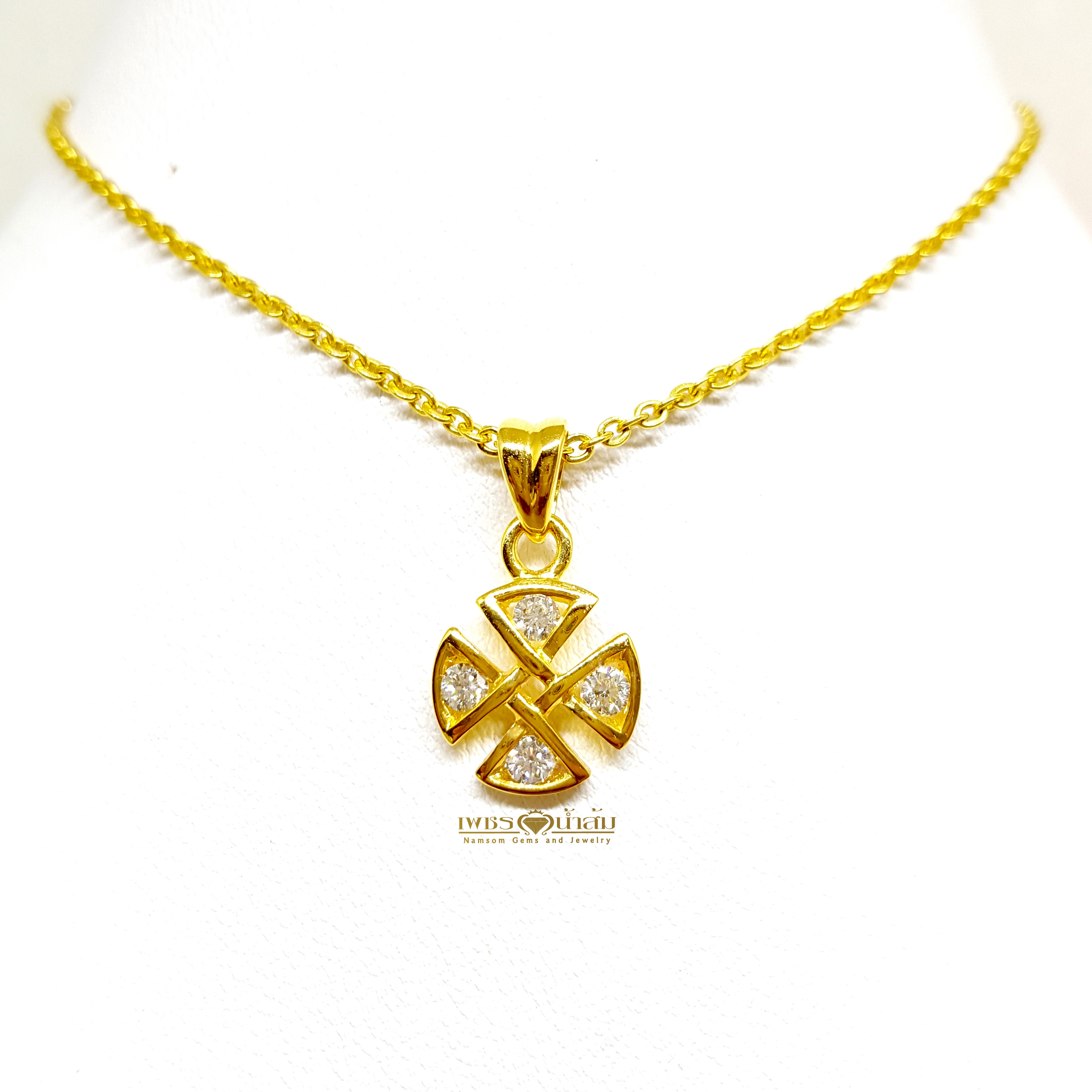 จี้เพชรแท้ ทรงกางเขนแพตตี Cross Pattée เป็นสัญลักษณ์รูปแบบหนึ่งของกางเขนคริสเตียน ที่พบบนเครื่องบินของเยอรมันแบบ Luftstreitkräfte