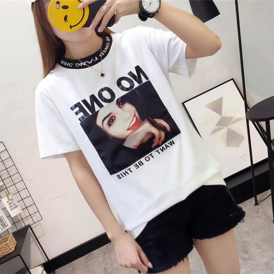 P6429 เสื้อยืดแฟชั่น สี ขาว ดำ เย็บแต่งรูปผู้หญิง
