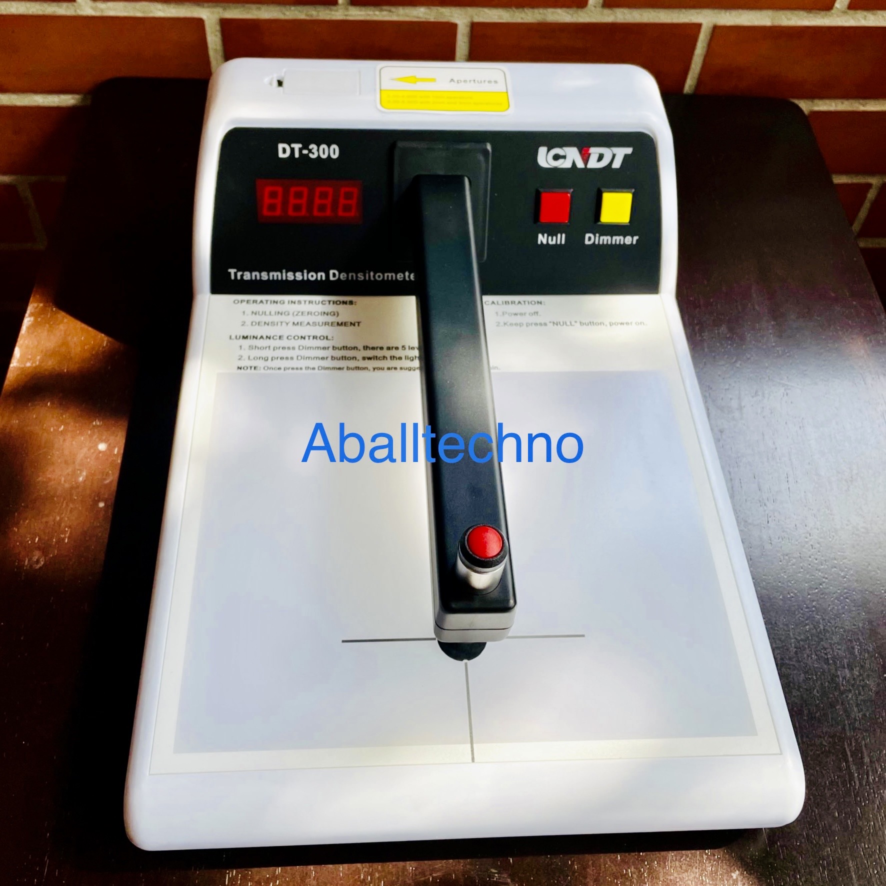 เครื่องวัดฟิล์มขาวดำ DT-300 Desktop Digital Densitometer
