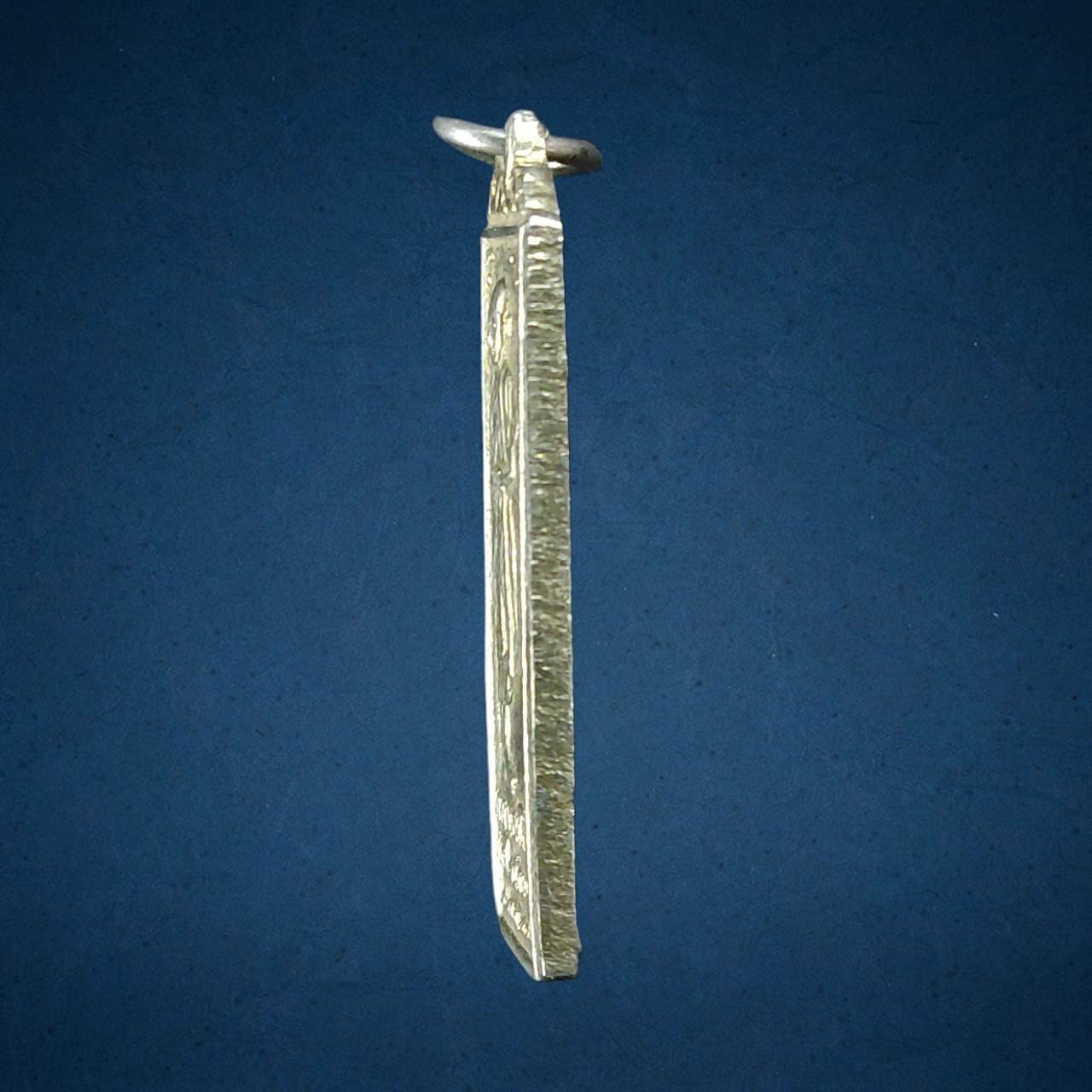 เหรียญยืนหลวงพ่อเกษม เขมโก สุสานไตรลักษณ์ จ.ลำปาง 28 พย. พ.ศ. 2537