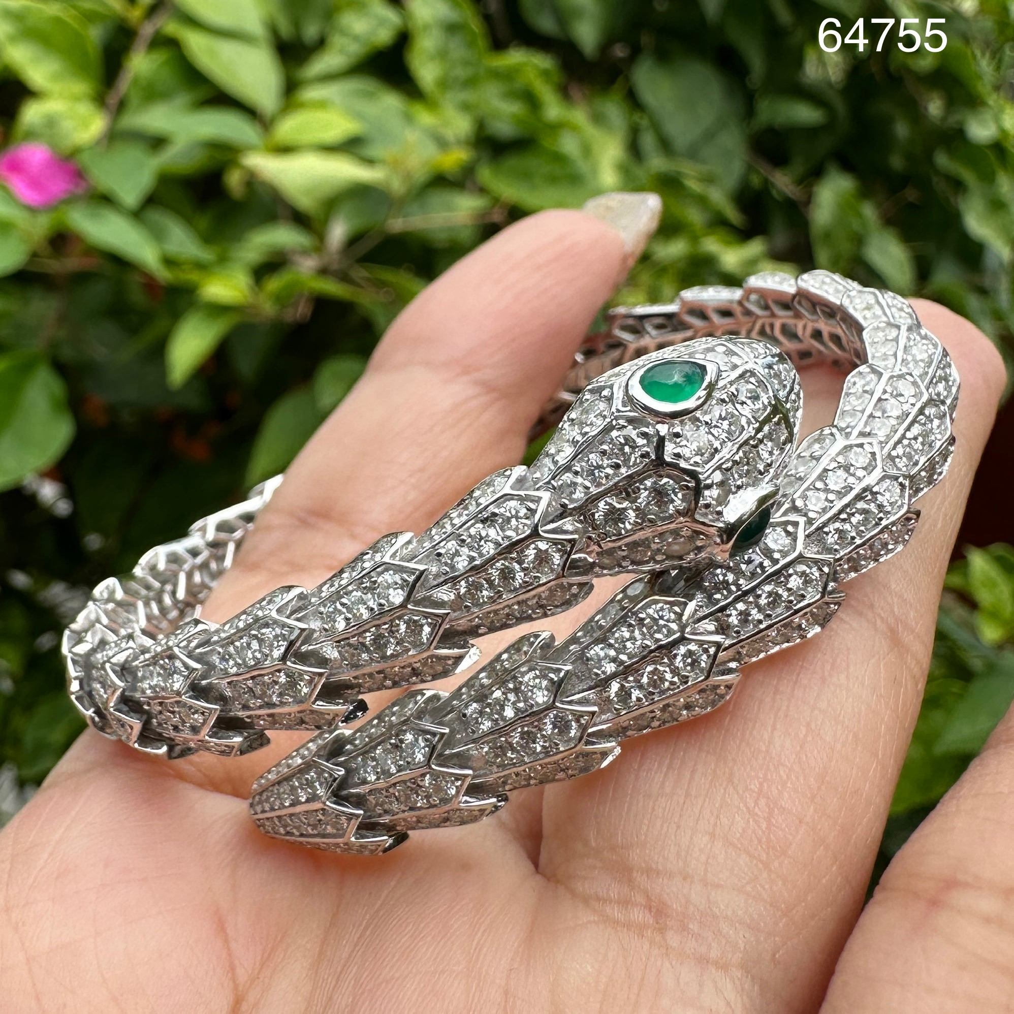รหัส 64755 กำไล งู ตา มรกต โคลัมเบีย ฝังเพชร 477 เม็ด 9.45 กะรัต ทอง18K pinkgold ชุบขาว กว้าง 5.50+ cm งานสวยมาก นน. 42.