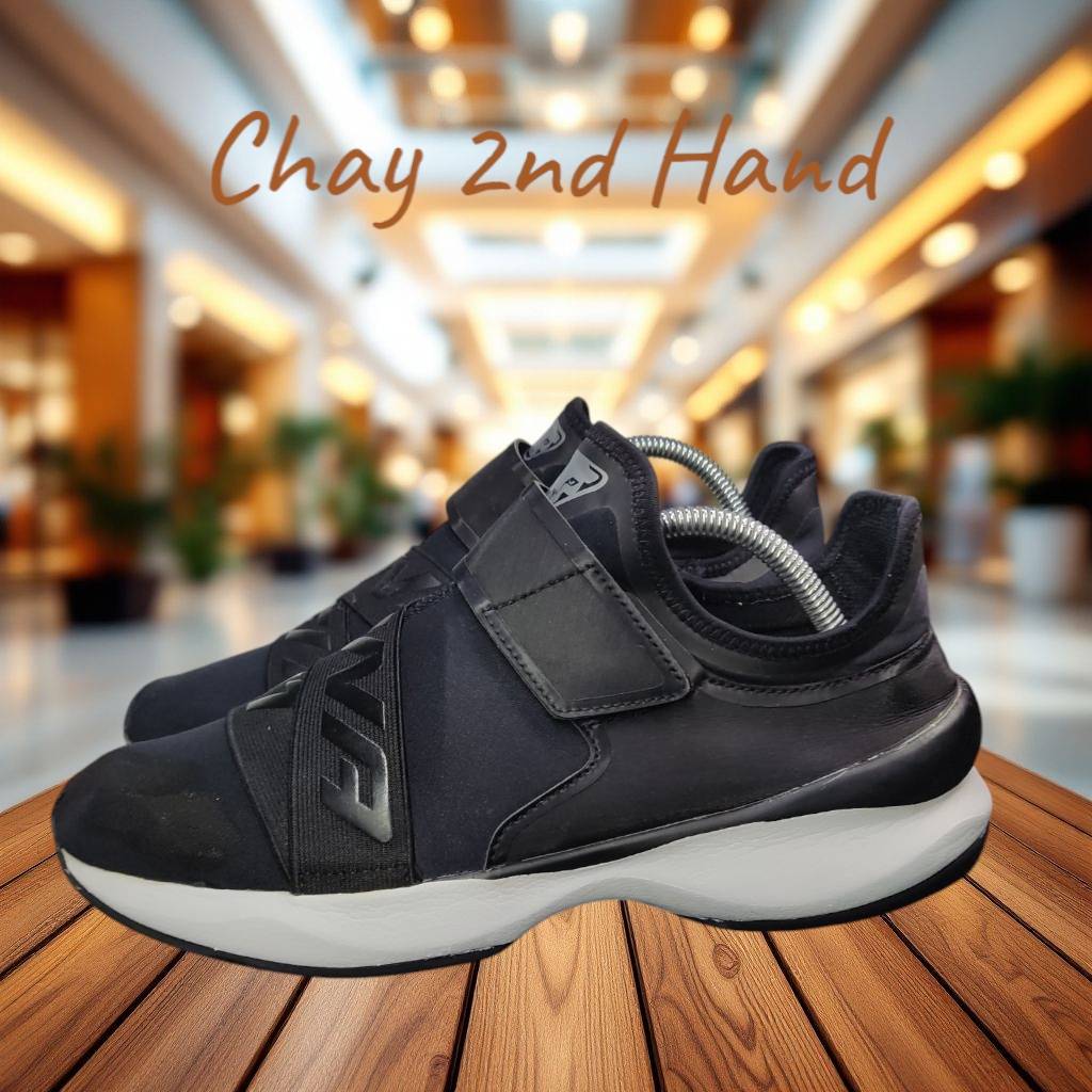 รองเท้ามือสอง SIZE#42.5 ยาว26.5ซม. แบรนด์ดัง สภาพสวย ตรงปก SH425A18N507