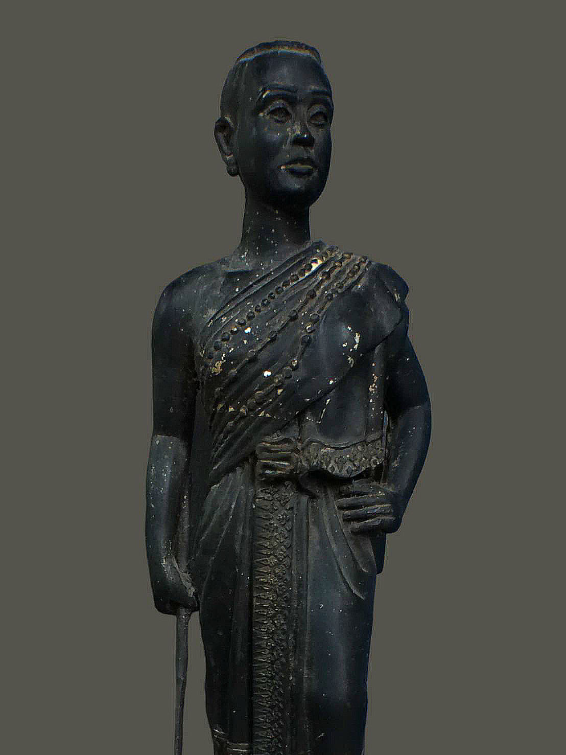 รูปหล่อบูชาเนื้อเรซิ่น ท้าวสุรนารี พิธีพุทธาภิเษกในงาจุดพลุ4มุมเมือง นครราชสีมา ปี2523 หลวงพ่อคุณ วัดบ้านไร่ปลุกเสก สูง 13 นิ้ว