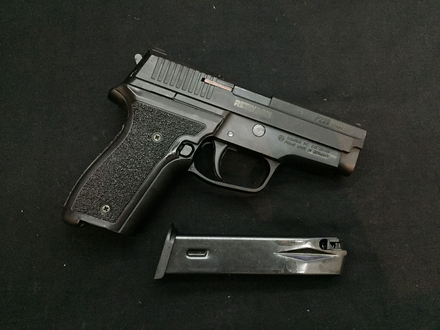 RETAY SIG P228 BK ( 171108394 ) ( 171108395 )