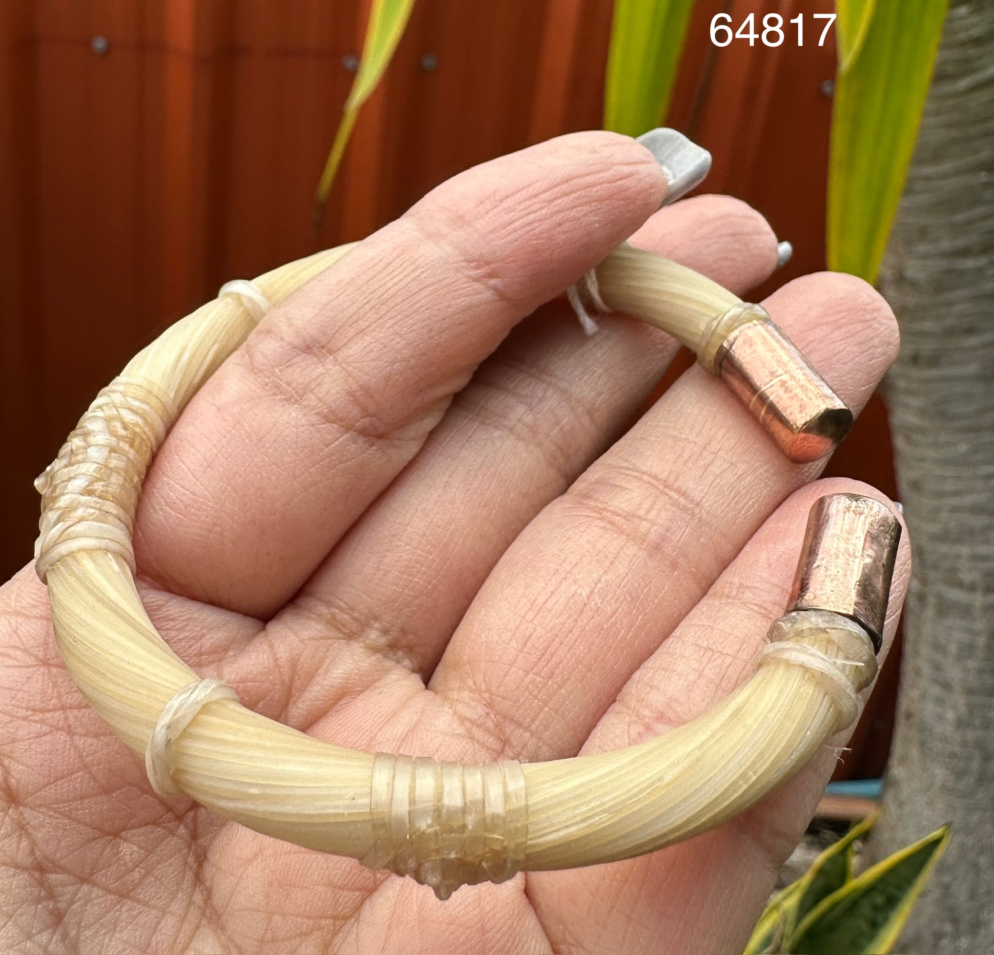 รหัส 64817 กำไล หางช้างเผือก ตัว C นาก40 ความกว้าง 5.50 x 6.00 ซม. นน. 14.46 g