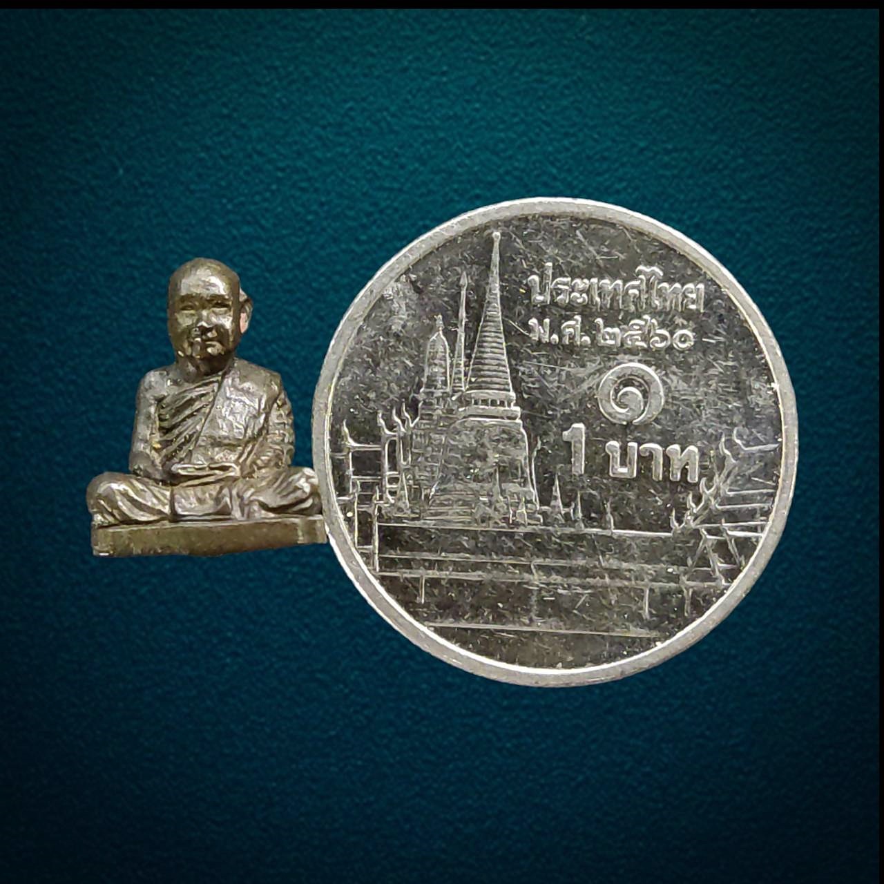 พระหล่อรูปเหมือน พิมพ์จิ๋ว เนื้อนวะ ตอกโค้ต ไม่ทราบที่