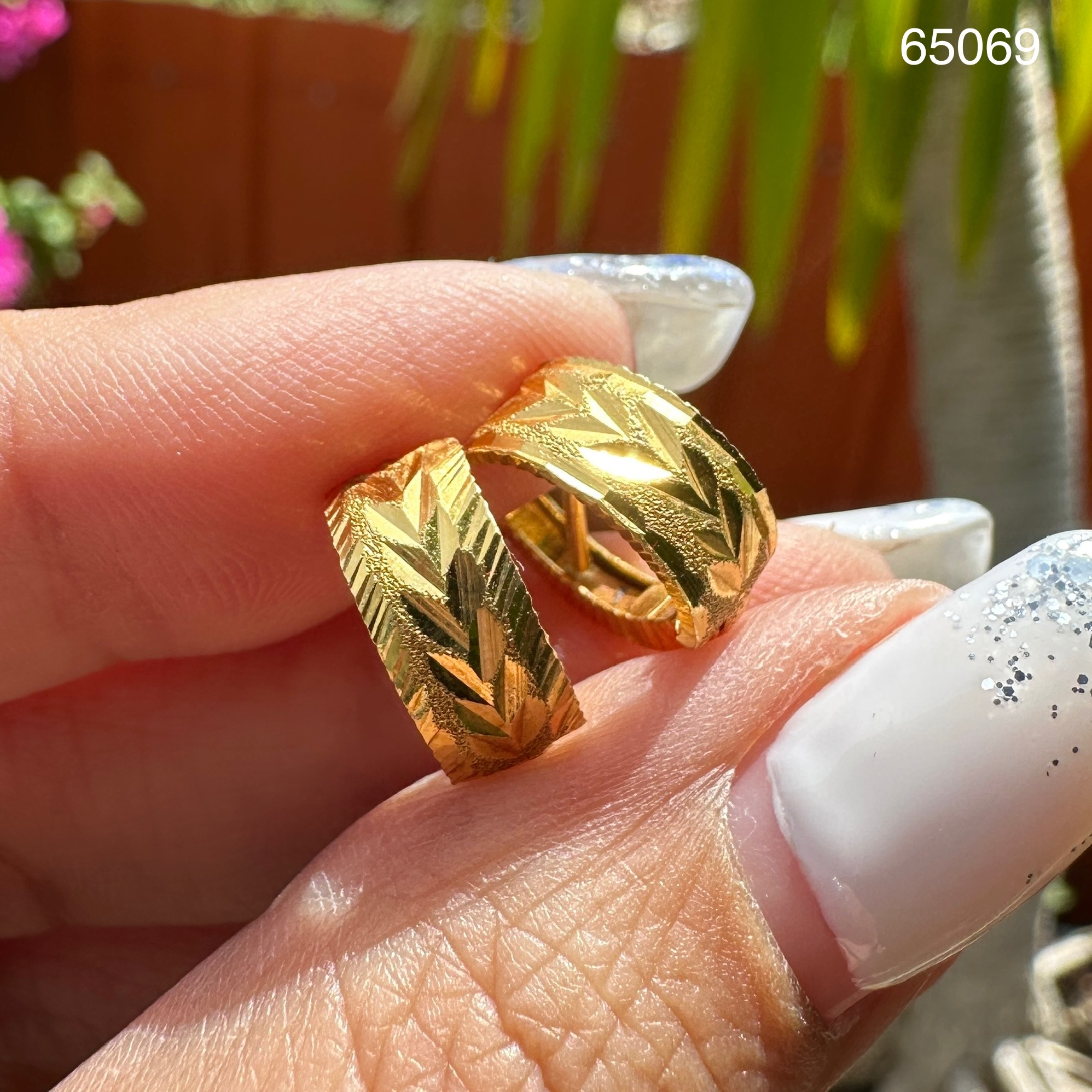 รหัส 65069 ต่างหู ห่วงทอง ตัดลาย ทอง90 ใส่ติดหูได้ทุกวัน งานสวย น่ารักมาก นน. 2.56 g