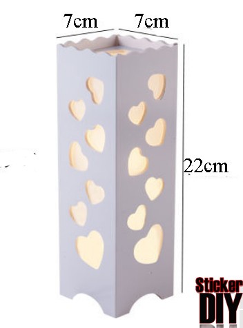 โคมไฟแต่งบ้าน แบบตั้งโต๊ะฉลุลาย HEARTS สีขาว