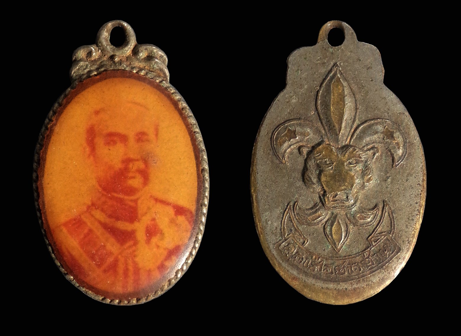 เหรียญล็อกเก็ตเก่า ร.5 หลังตราลูกเสือชาวบ้าน