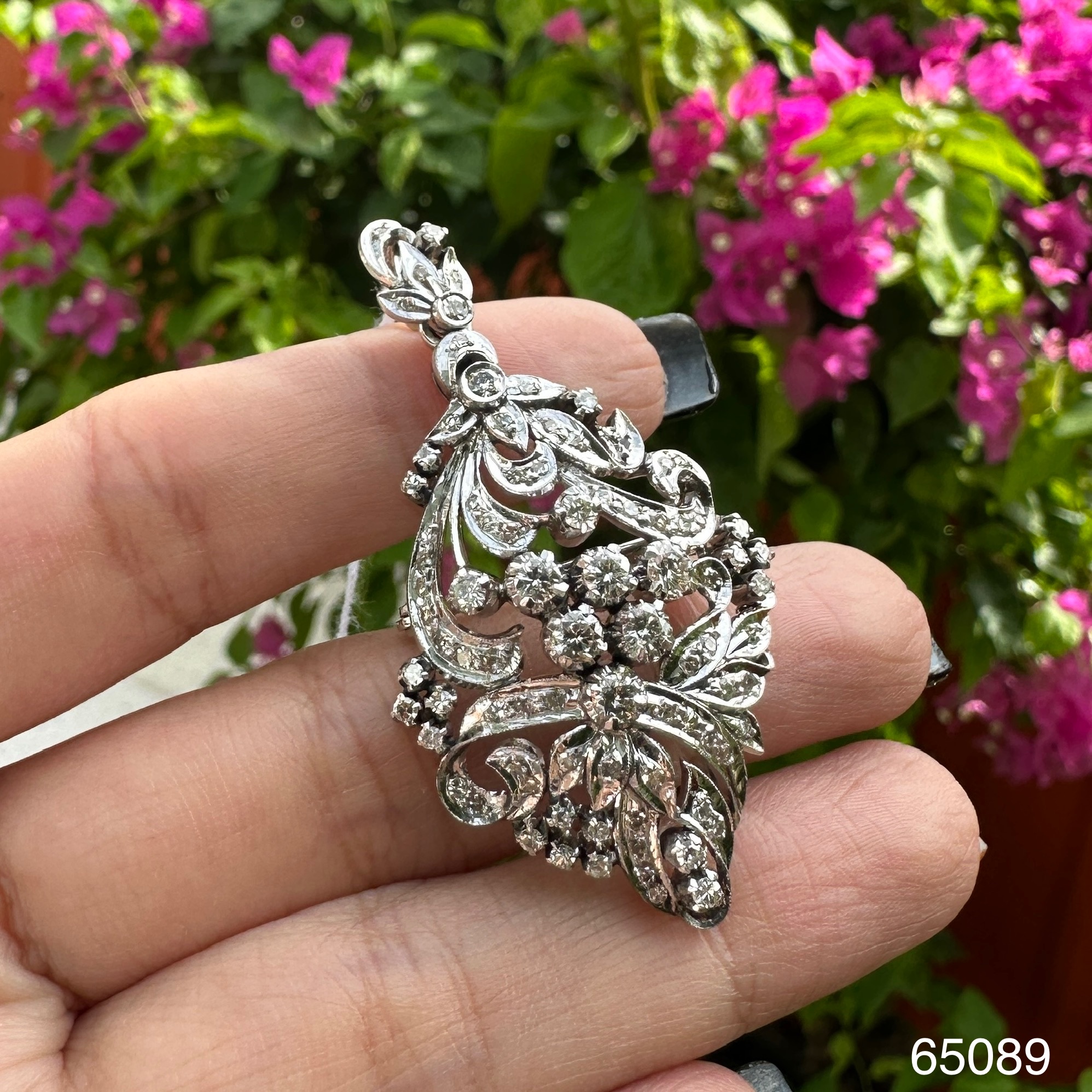รหัส 65089 จี้ + เข็มกลัด เพชร 8/0.73 กะรัต ฝังเพชรกุหลาบ 78/0.80 กะรัต งานทองขาวโบราณ(ปาหะ) นน. 10.85 g