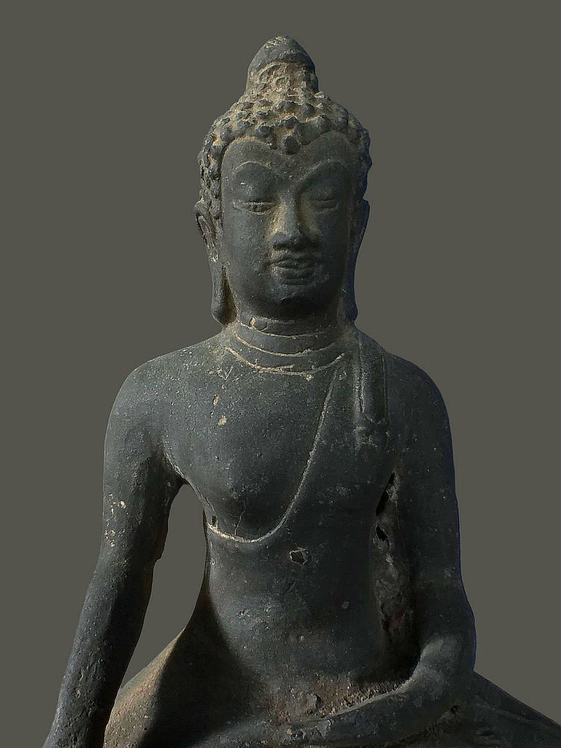 พระบูชาเชียงแสน สิงห์1 เนื้อสำริด ผิวหิ้ง หล่อหนา มีน้ำหนัก ขนาดสูง 8 นิ้ว กว้าง 5 นิ้ว