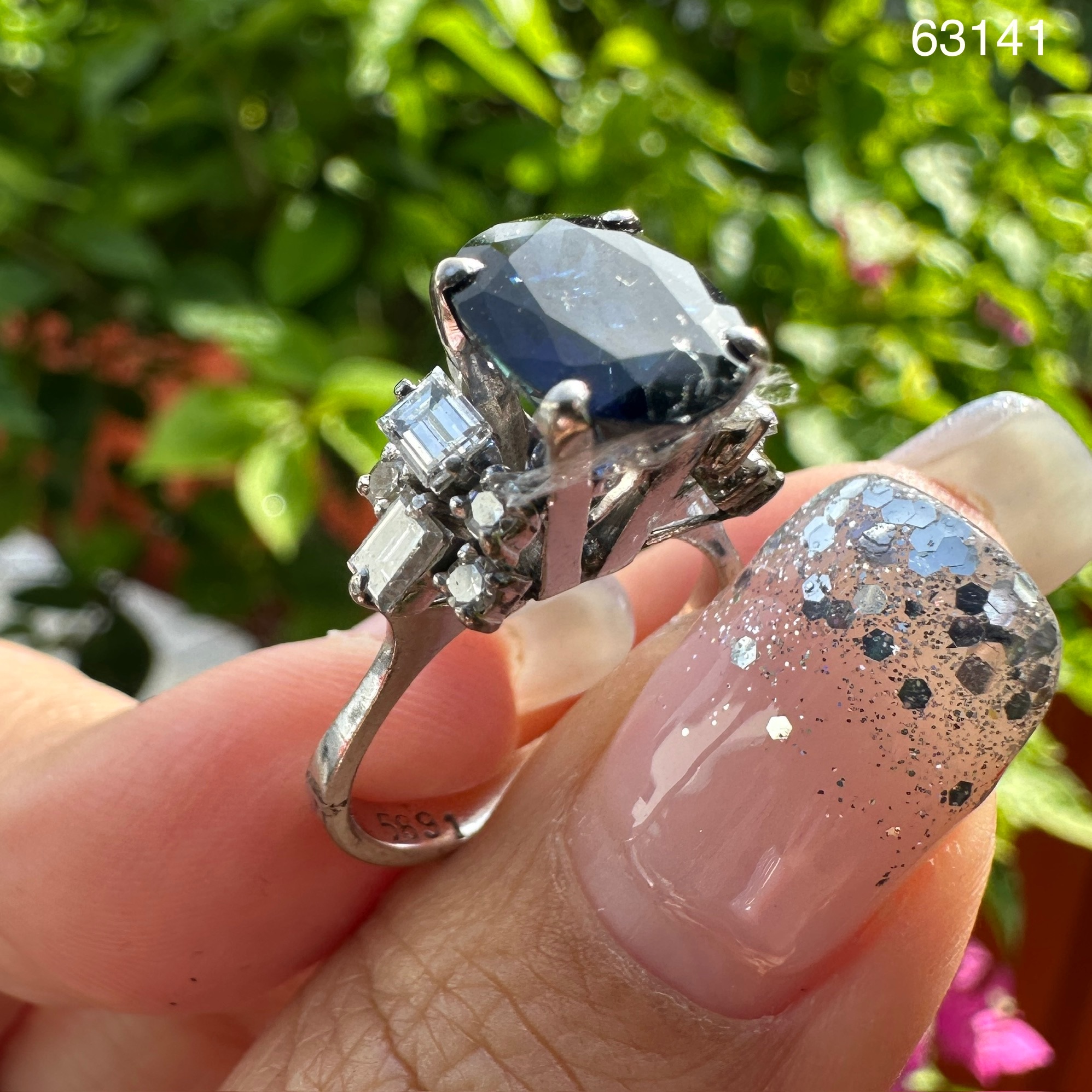 รหัส 63141 แหวน ไพลิน มาดากัสการ์ 2.40 ct ฝังเพชร 10/0.26 ct งานทองขาวโบราณ(ปาหะ) ขนาด 52 พร้อม Cert. นน. 4.07