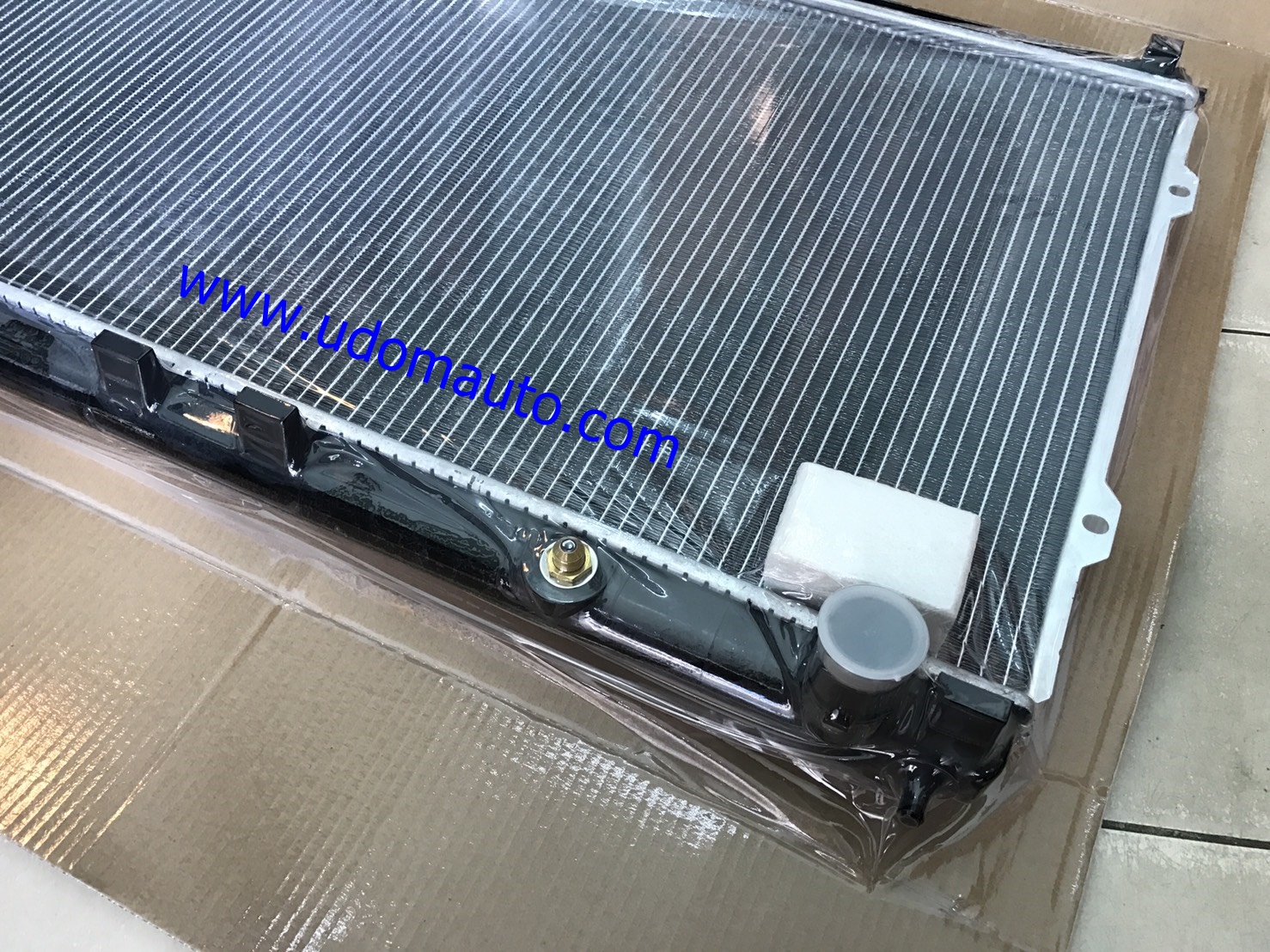 หม้อน้ำทั้งลูก HYUNDAI H1 (รุ่นใช้พัดลมไฟฟ้า)