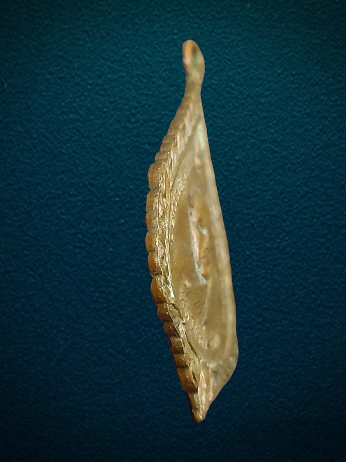 เหรียญหลวงพ่อจาด วัดบางกระเบา หลังหลวงพ่อจ้อย วัดบ้านคุ้ม ปราจีนบุรี ปี2517