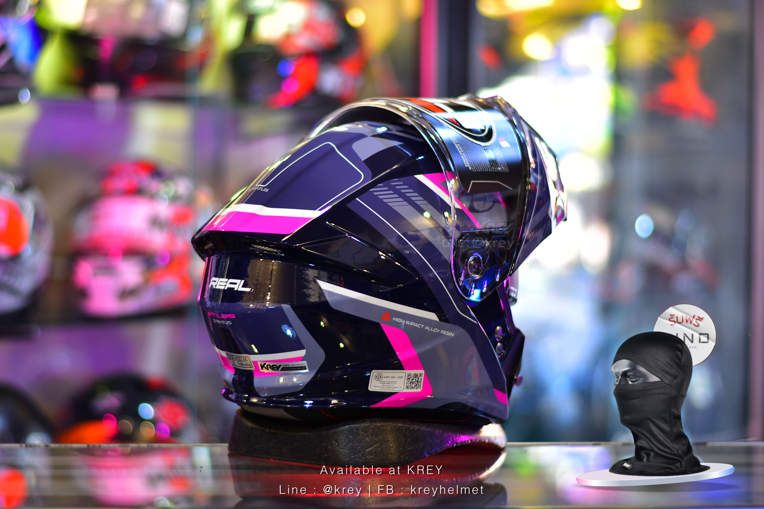 Real model Atlas Stratus Dark Blue Pink