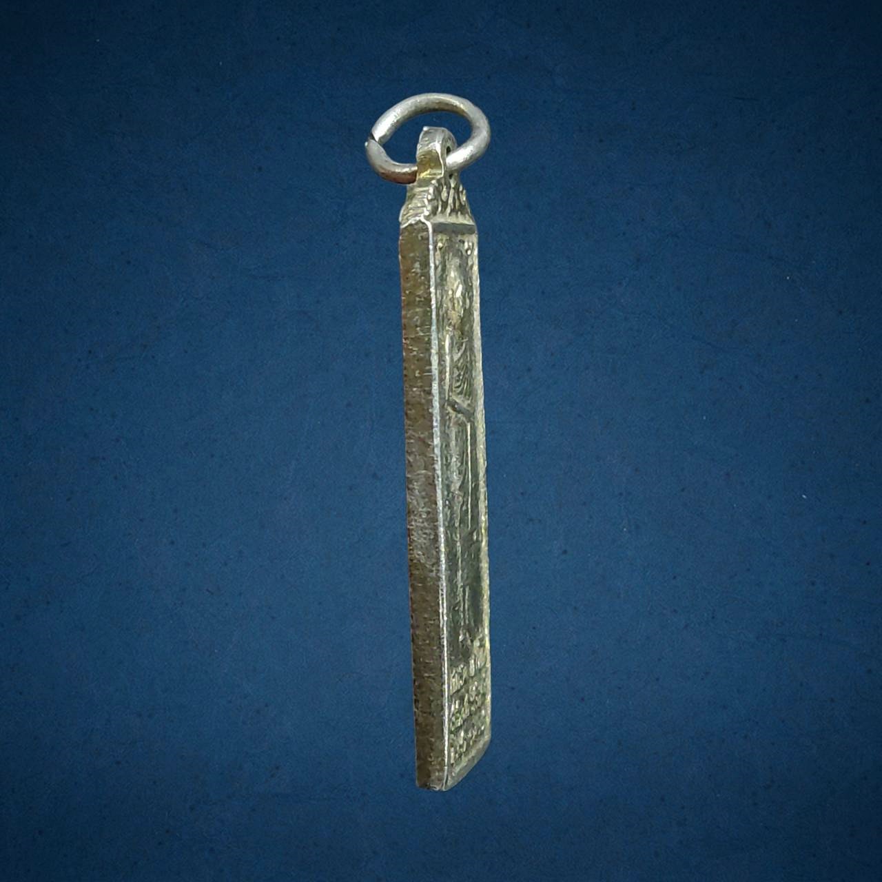 เหรียญยืนหลวงพ่อเกษม เขมโก สุสานไตรลักษณ์ จ.ลำปาง 28 พย. พ.ศ. 2537