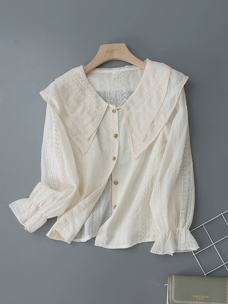 P16507 เสื้อแฟชั่น ผ้าฝ้ายเนื้อดีโปร่งสบายปักลายทั้งตัว คอปกแขนยาว กระดุมหน้า สีเบจ