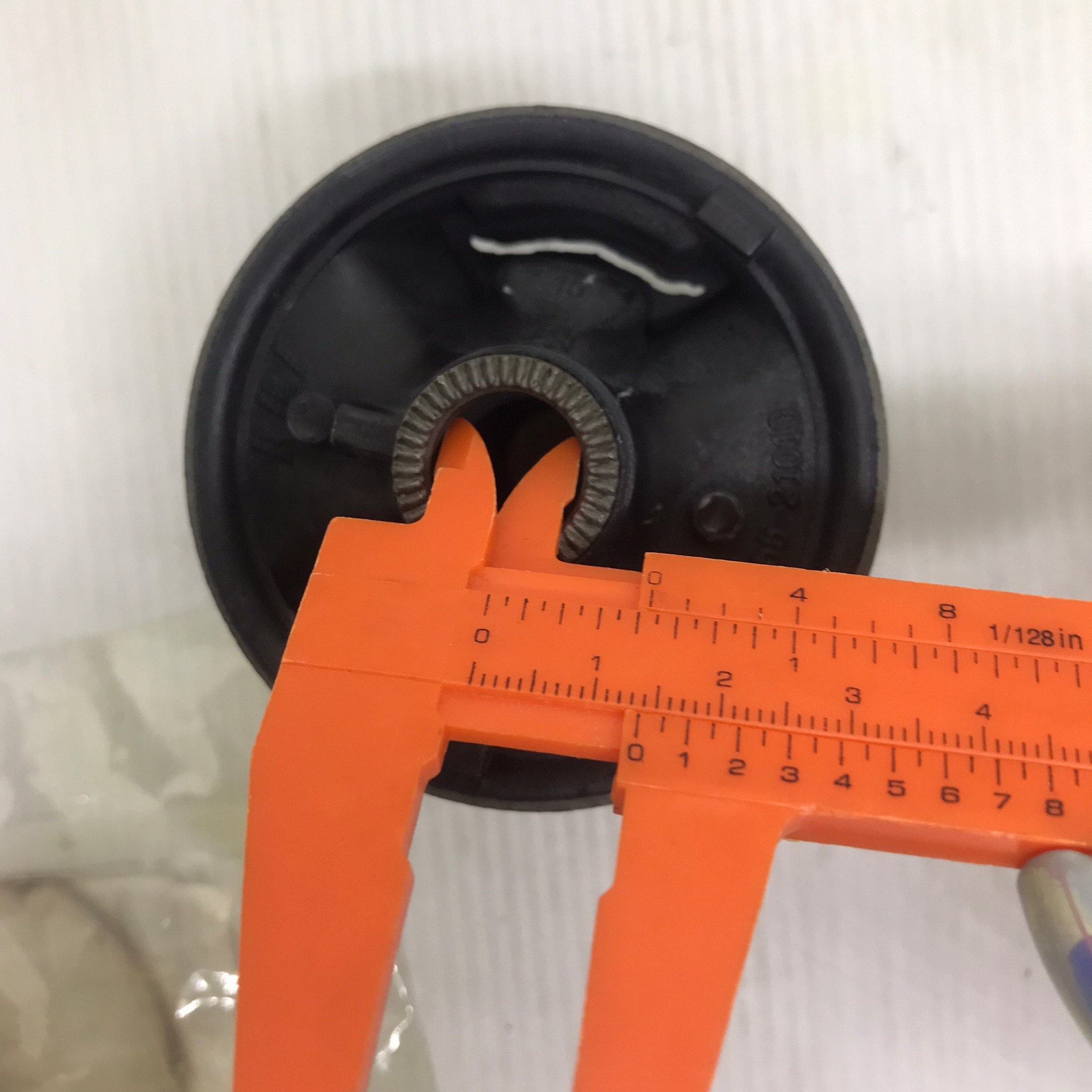 (1ตัว) บู๊ชปีกนก TOYOTA ตัวล่าง ตัวใหญ่ WISH ปี 2003-2009 / ANE11 ตัว ล่าง โตโยต้า วิช / LOWER / BIG ARM BUSHING ยี่ห้อ RBI / เบอร์ 48655-21010 / T24W11WB