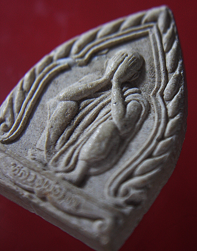 หลวงพ่อคูณ รุ่นปิดตามหาลาภ ปี 2536 เนื้อผง ฝังตะกรุดเงิน