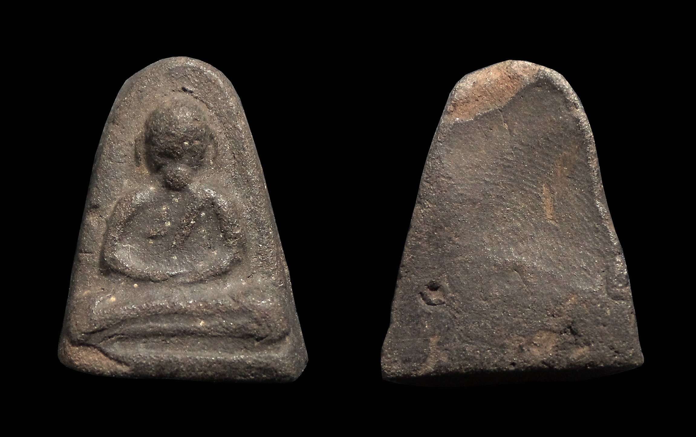 พระผงรูปเหมือนรุ่นแรก พิมพ์ใหญ่ หลวงพ่อรุ่งเคราเหล็ก วัดบางแหวน จ.ชุมพร พ.ศ.2500