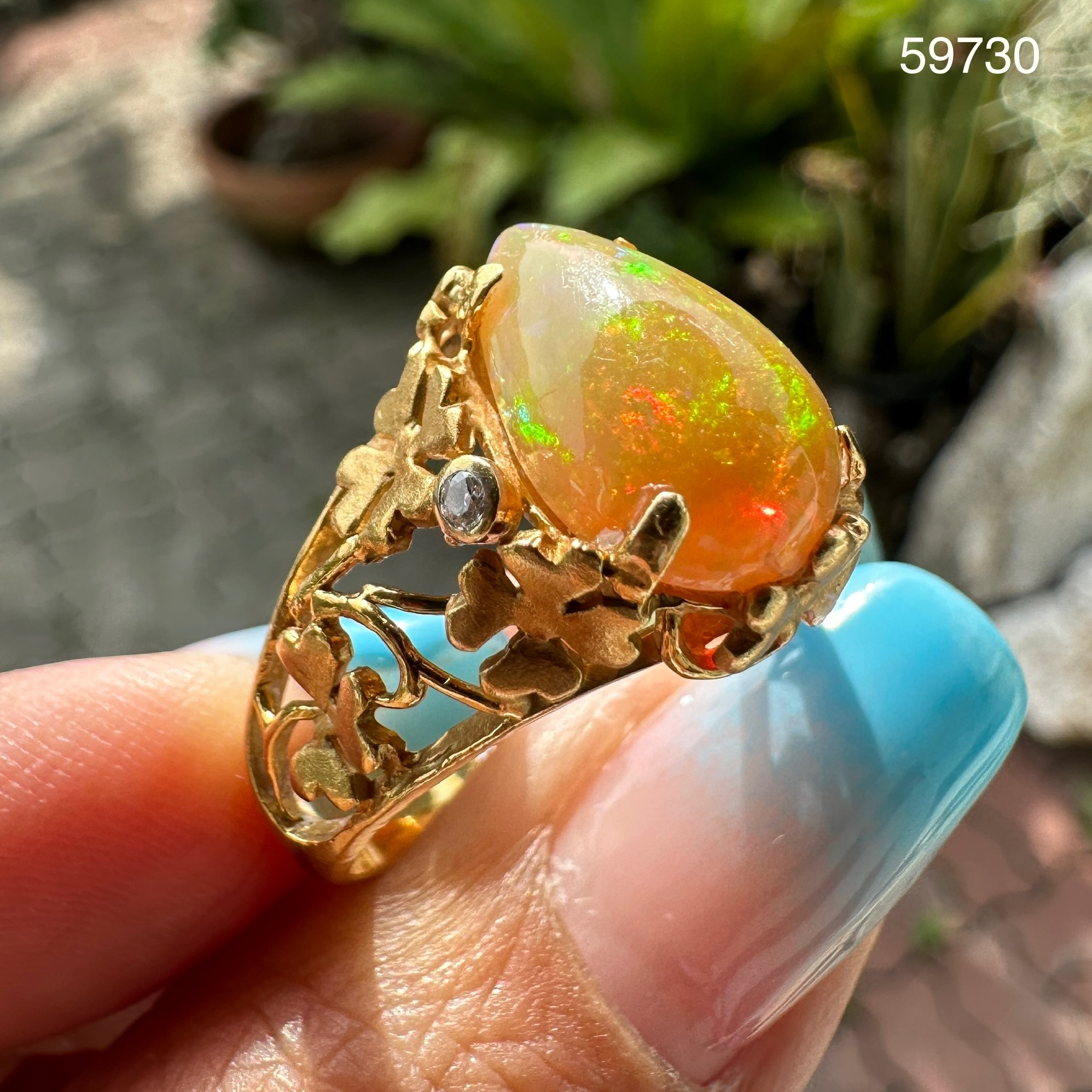 รหัส 59730 แหวน โอปอล ทรงหยดน้ำ ฉลุลายตำลึง ฝังเพชร 2 เม็ด 0.04 กะรัต ทอง90 งานสวยมาก นน. 7.30 g