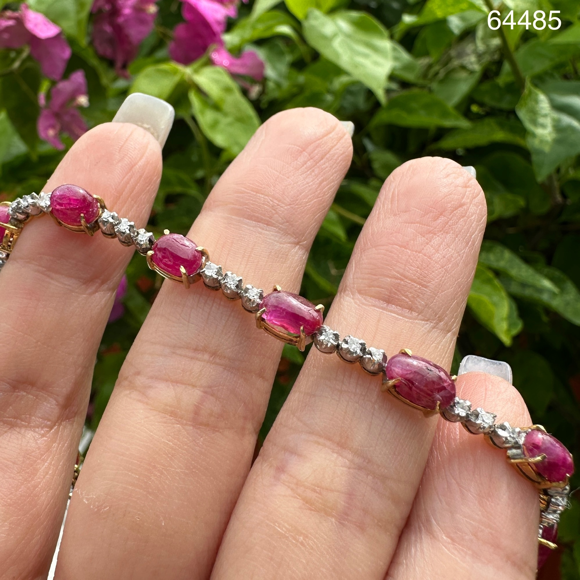 รหัส 64485 สร้อยข้อมือ ทับทิม พม่า คั่นเพชรกุหลาบ 36 เม็ด 0.36 กะรัต ทองK 2 สี ความยาว 17.00 ซม. นน. 8.59 g
