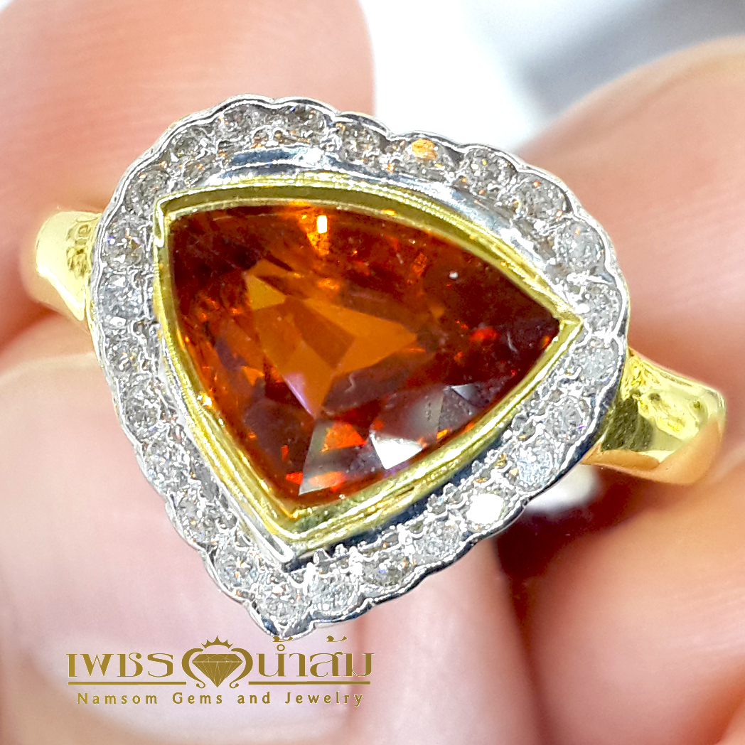 แหวน Yellow Tourmaline สีสด ล้อมด้วยเพชรแท้ ดูโดดเด่น สะกดทุกสายตา