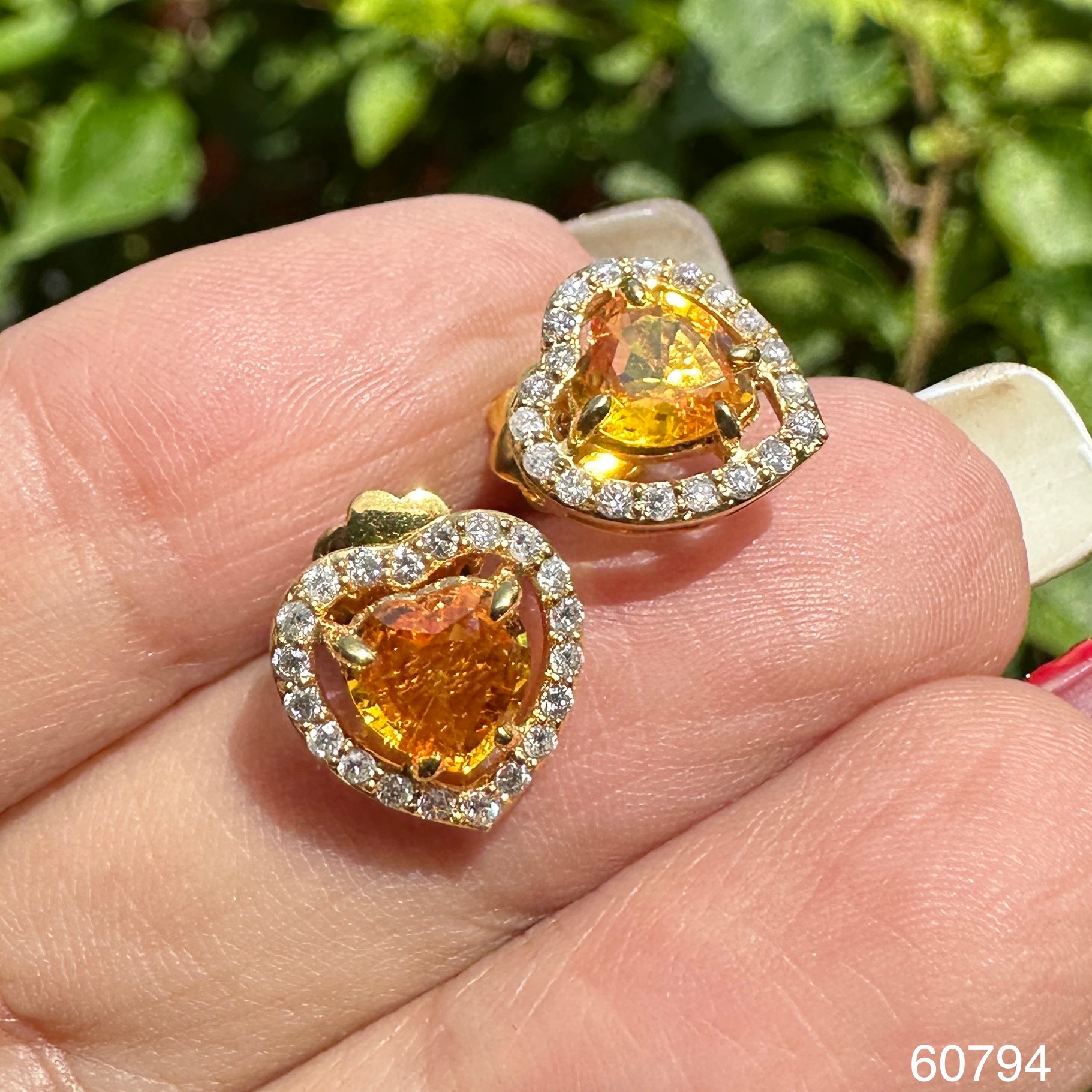 รหัส 60794 ต่างหู บุษราคัม ล้อมเพชร 40 เม็ด 0.30 กะรัต ทอง18K งานสวยมาก นน. 3.16 g