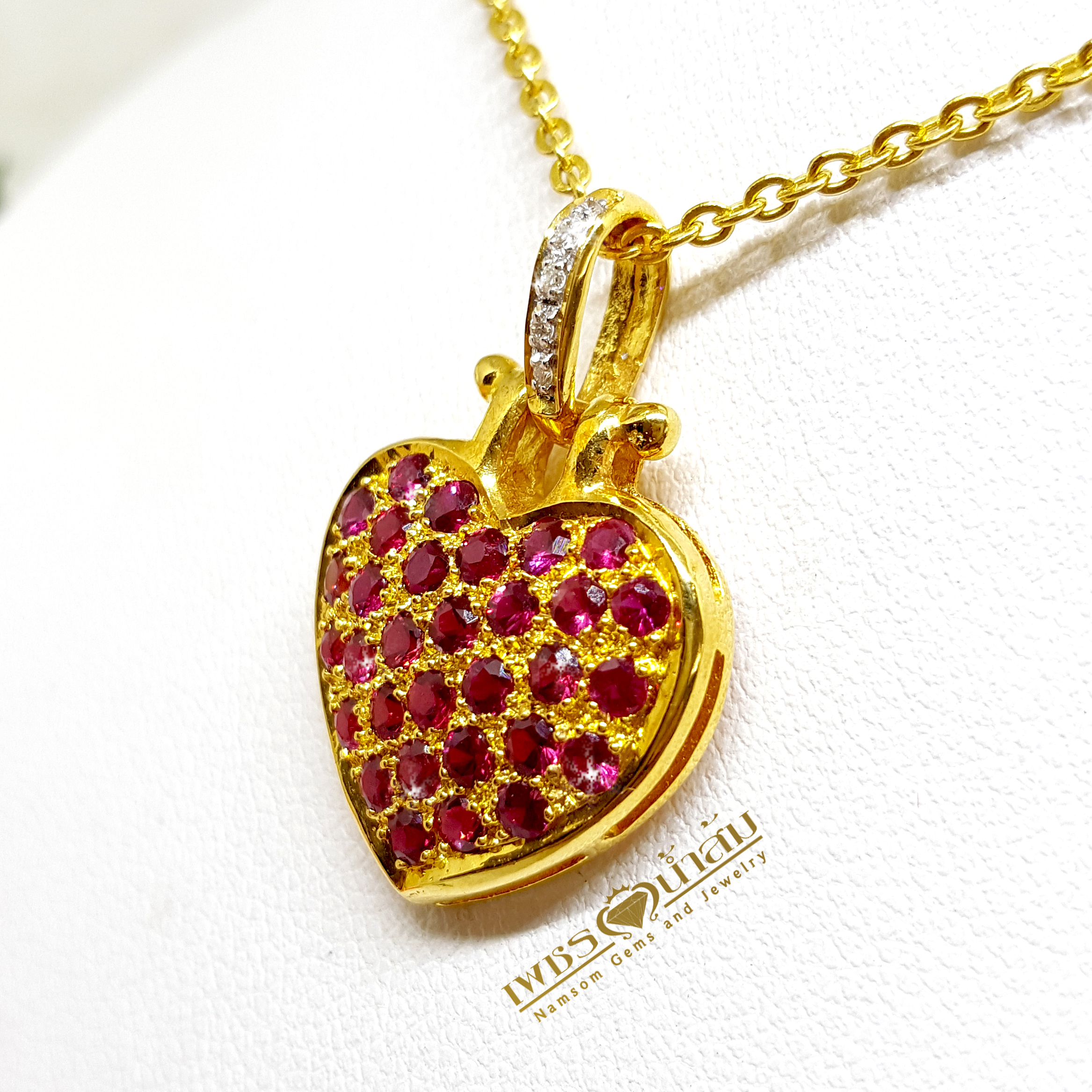 จี้พลอยทับทิม Ruby ทรงหัวใจ สีแดงสด การออกแบบเข้าขั้น งานคลาสสิก อ่อนชัอยยิ่ง
