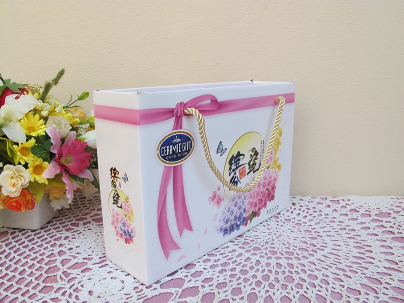 เซตชาม ตะเกียบ 2ชุด แพ็คกล่องสายงามหรู พร้อมโบว์และป้ายชื่อ