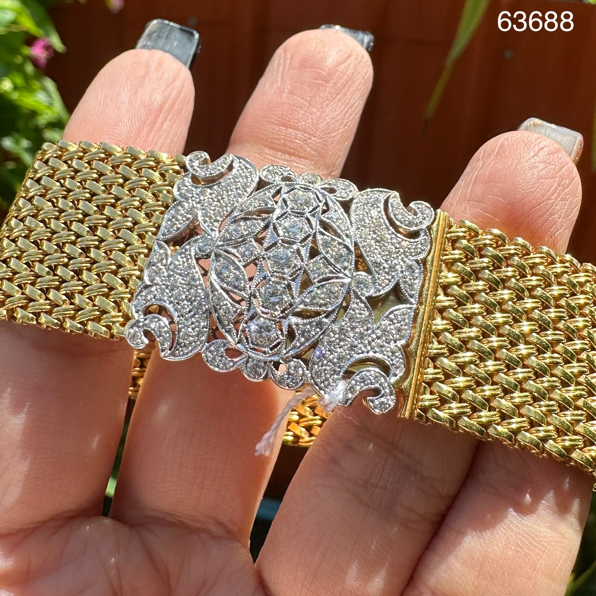 รหัส 63688 สร้อยข้อมือ เพชร 124 เม็ด 1.72 กะรัต ลายถักสาน ทอง90 ความยาว 18 ซม. นน. 91.15 g