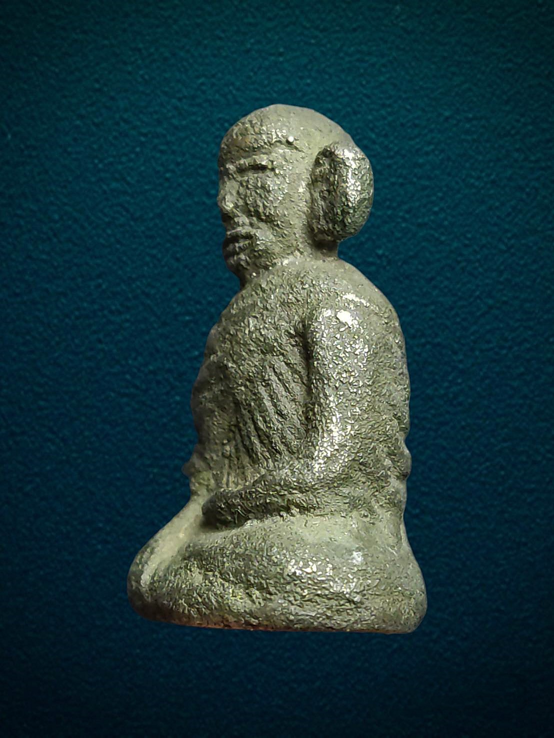 รูปหล่อโบราณห่มคลุม หลวงปู่หมุน วัดเขาแดงออก พัทลุง