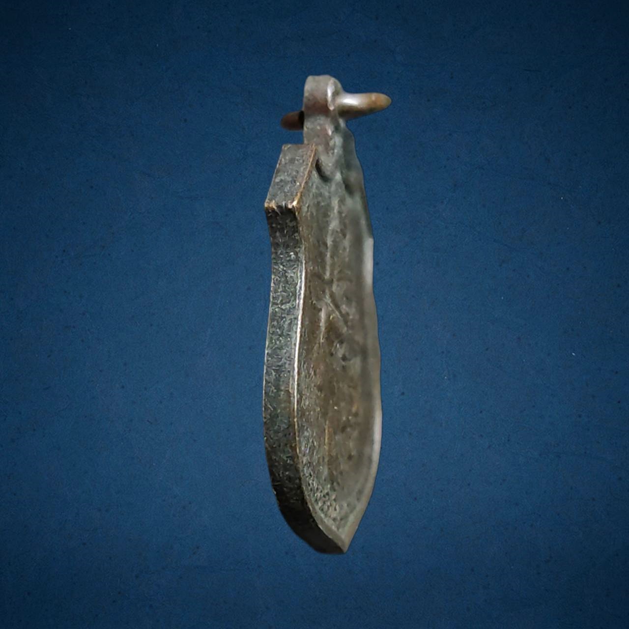 เหรียญหลวงพ่อลำใย วัดทุ่งลาดหญ้า จ.กาญจนบุรี รุ่นฉลองอายุ 77 ปี เนื้อทองแดง ปี2545