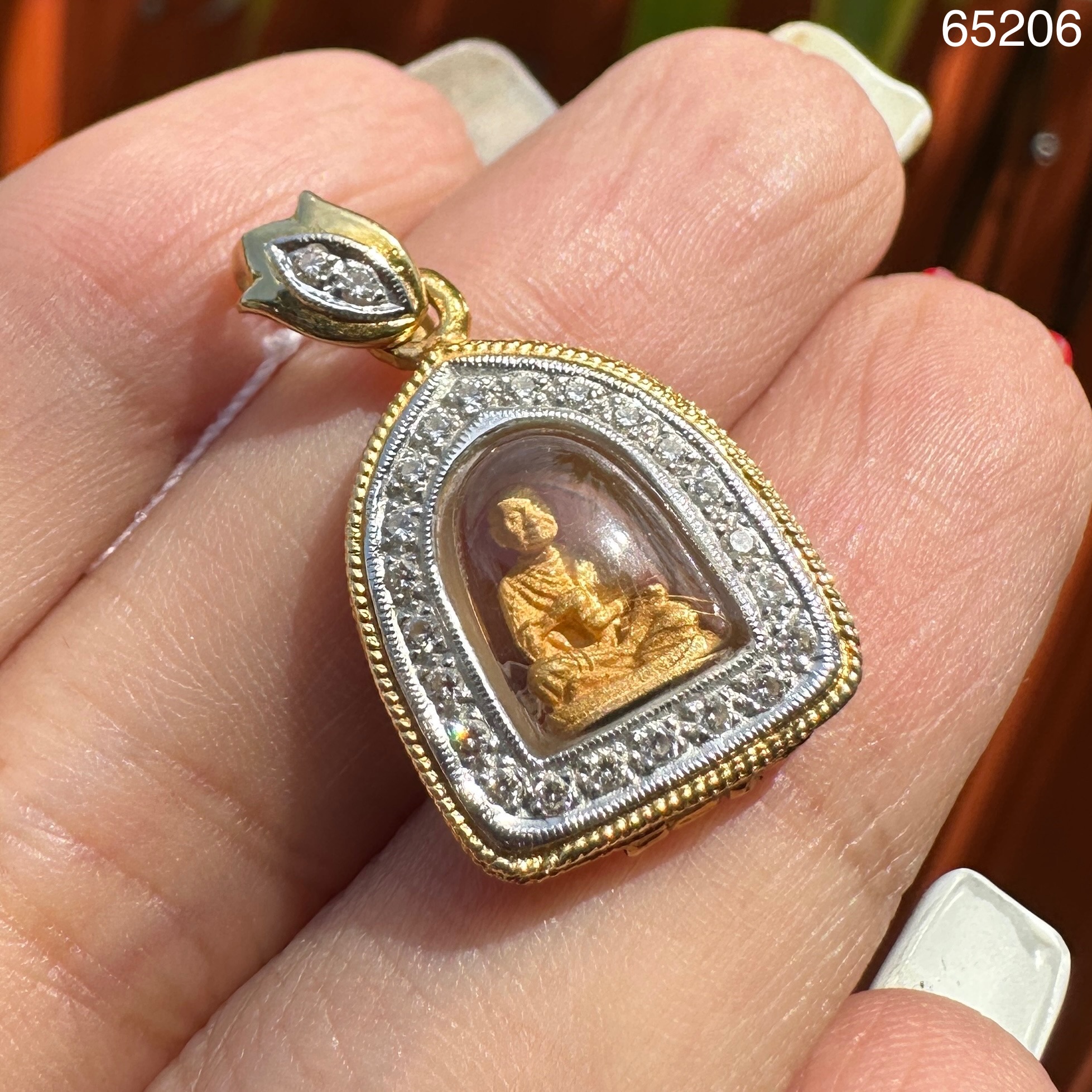 รหัส 65206 พระสมเด็จพุฒาจารย์โต เนื้อทองคำ กรอบทอง ล้อมเพชร 24 เม็ด 0.25 กะรัต นน. 6.00 g