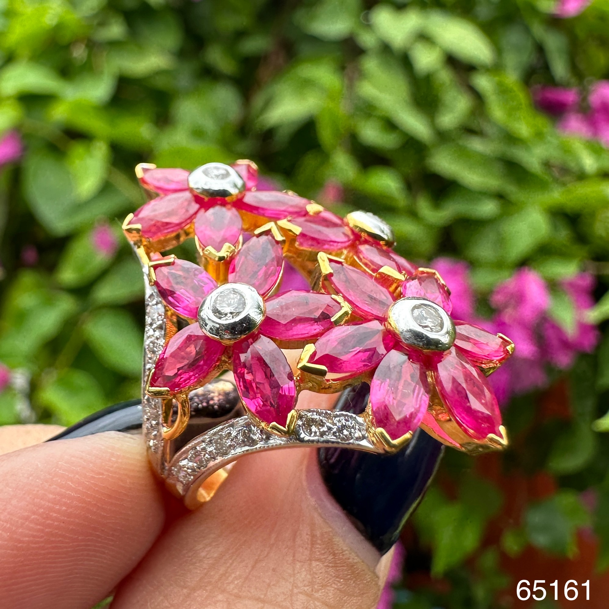 รหัส 65161 แหวน ทับทิม พม่า ดอกไม้ ฝังเพชร 26 เม็ด 0.40 กะรัต ทอง90 ขนาด 55 นน. 9.91 g