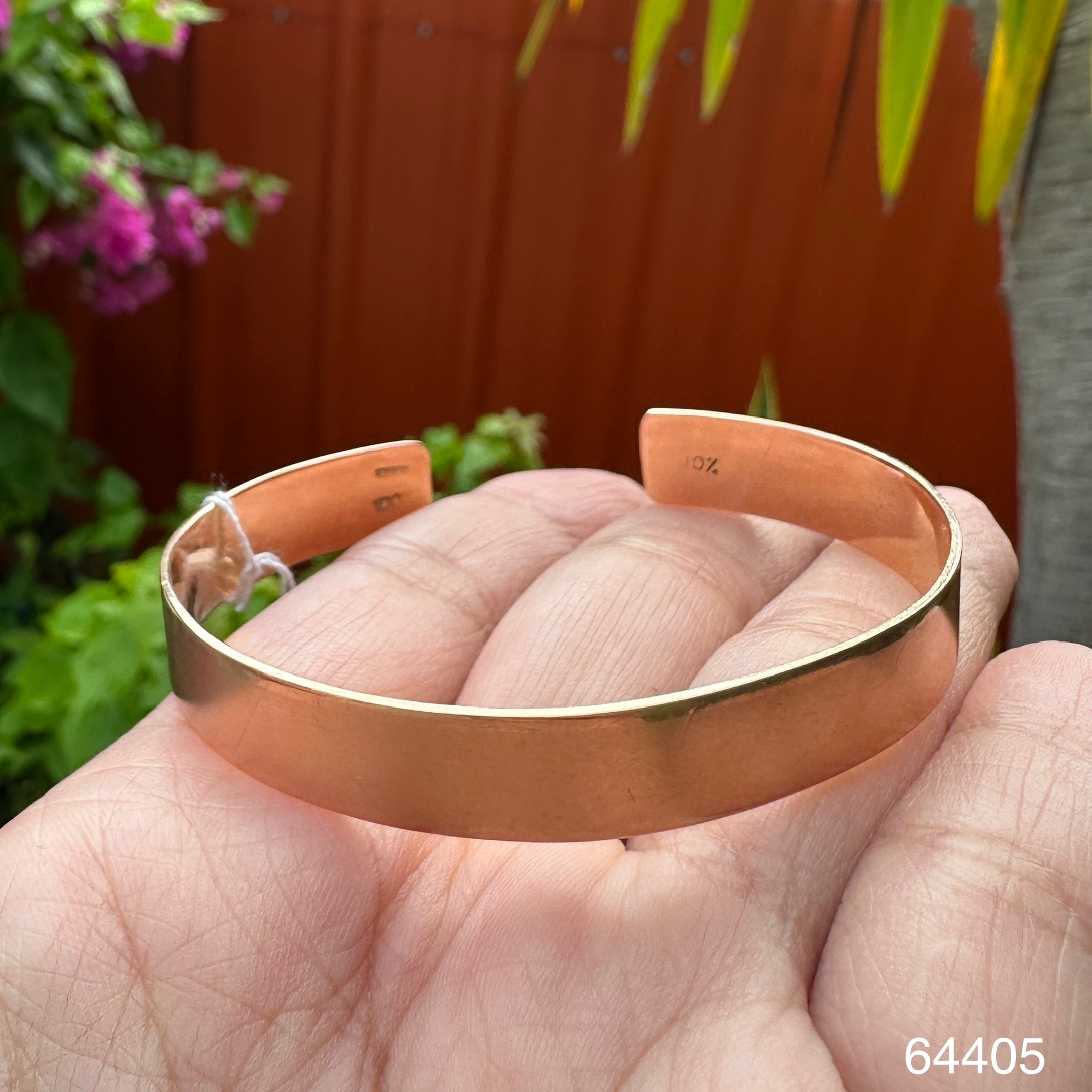 รหัส 64405 กำไล ตัว C ลายเกลี้ยง นาก40 ความกว้าง 5.00 x 6.00 ซม. นน. 15.18 g