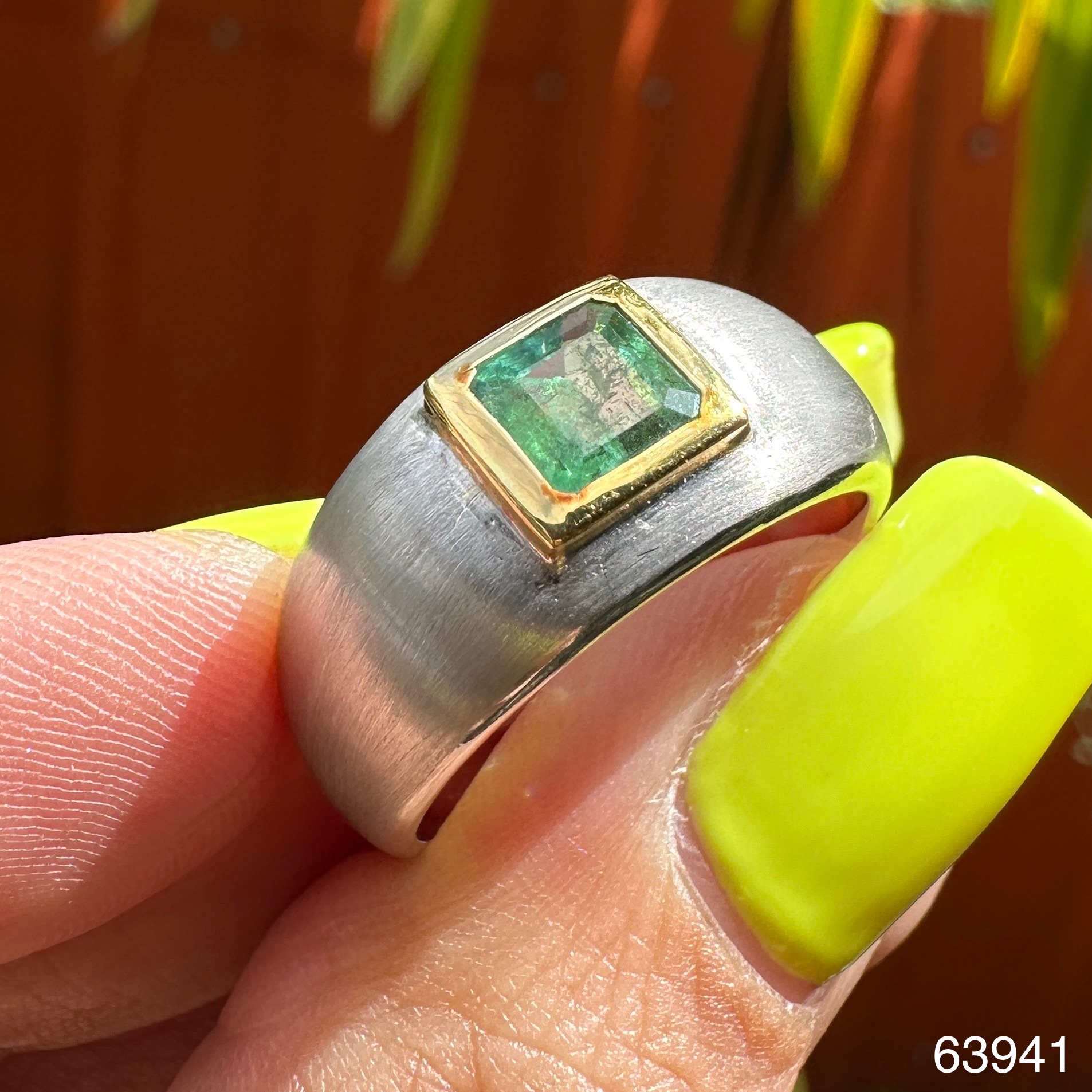 รหัส 63941 แหวน มรกต แซมเบีย 0.80 กะรัต ทองคำขาว18K ขนาด 58.5 นน. 7.93 g